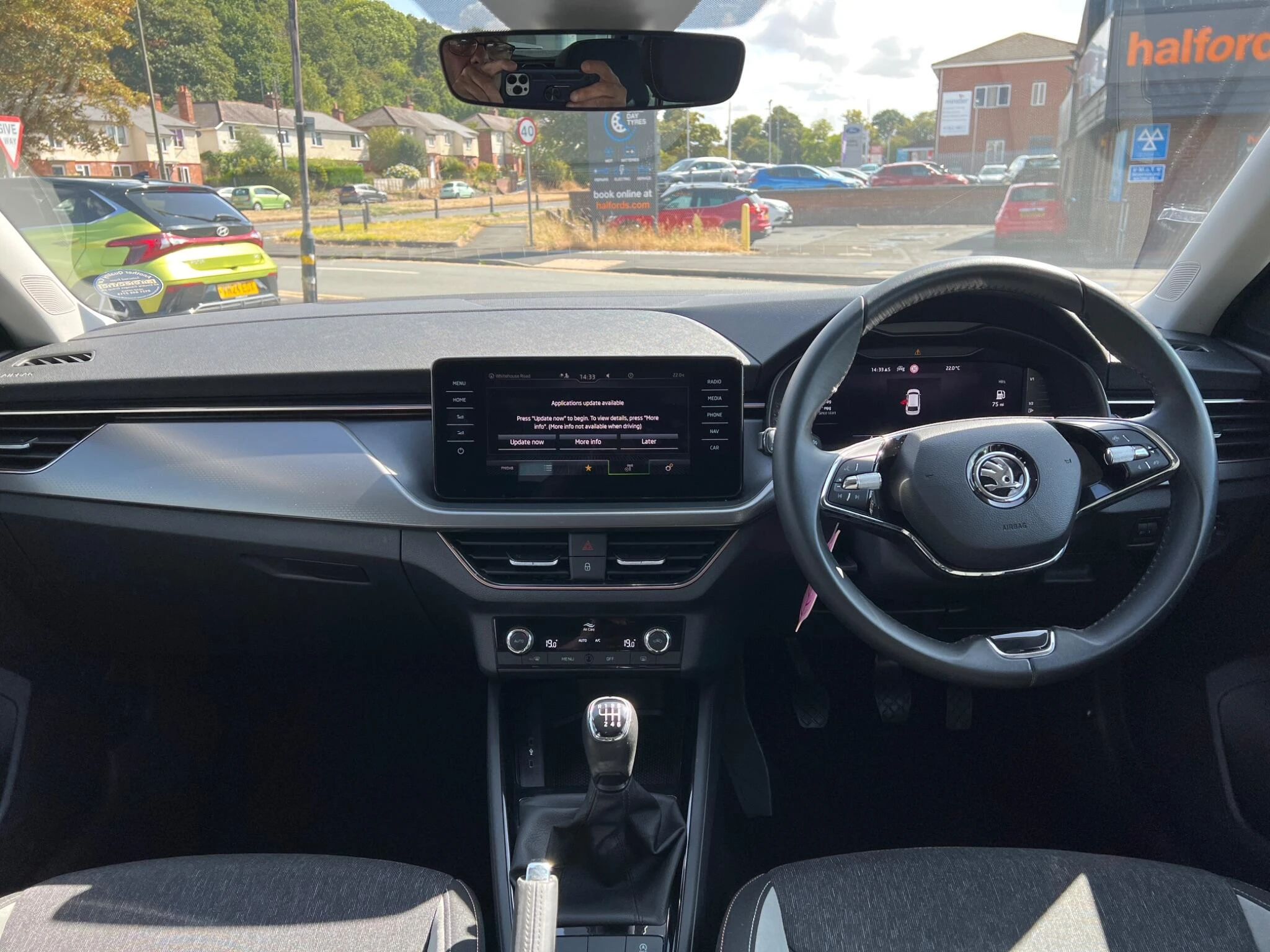 Vehicle image 14