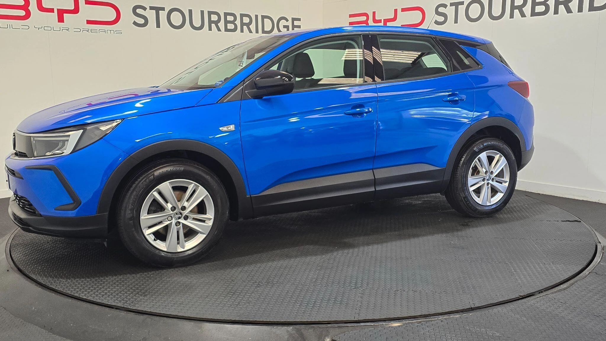 Vehicle image 9