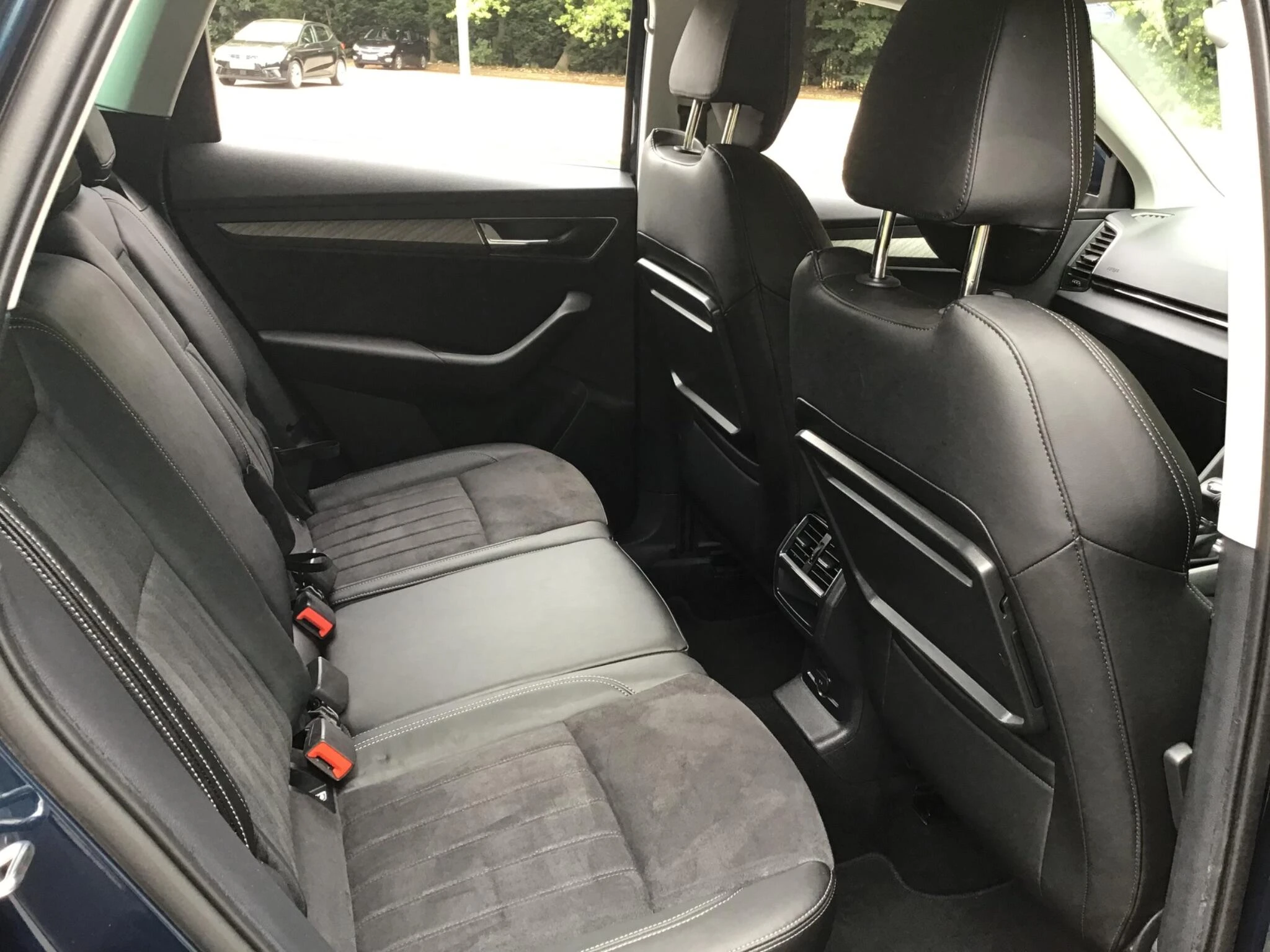 Vehicle image 32