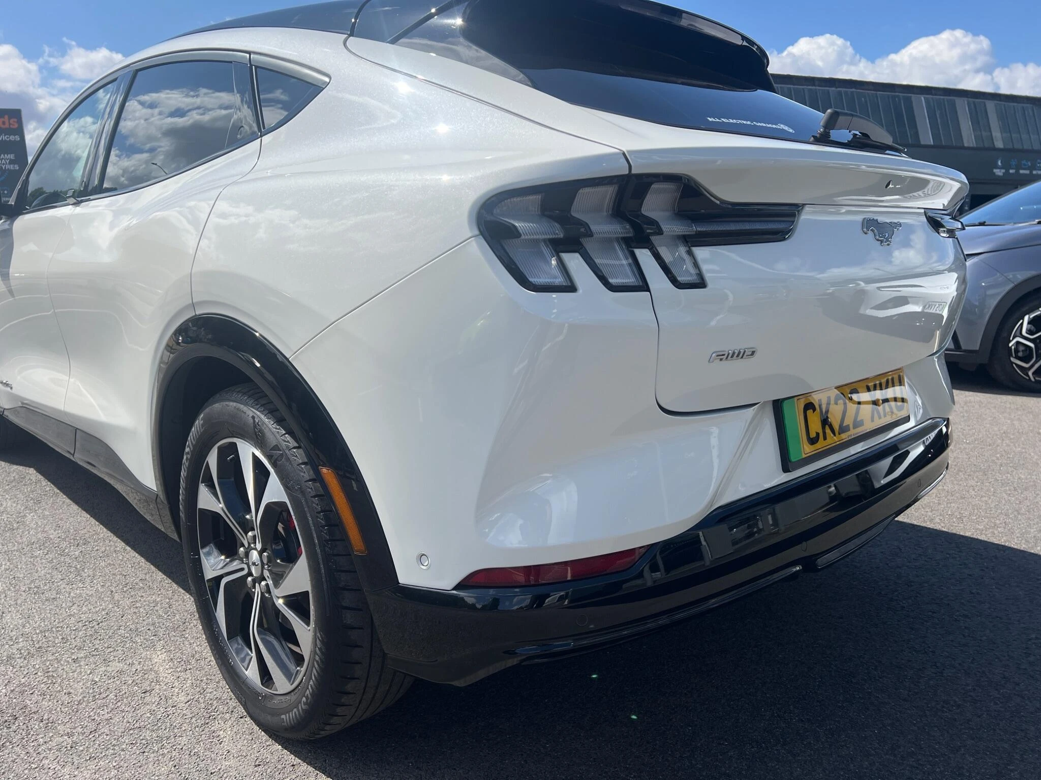 Vehicle image 10