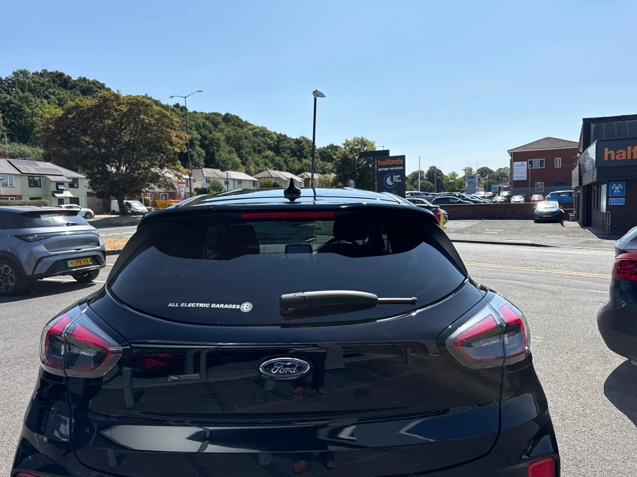 Vehicle image 13