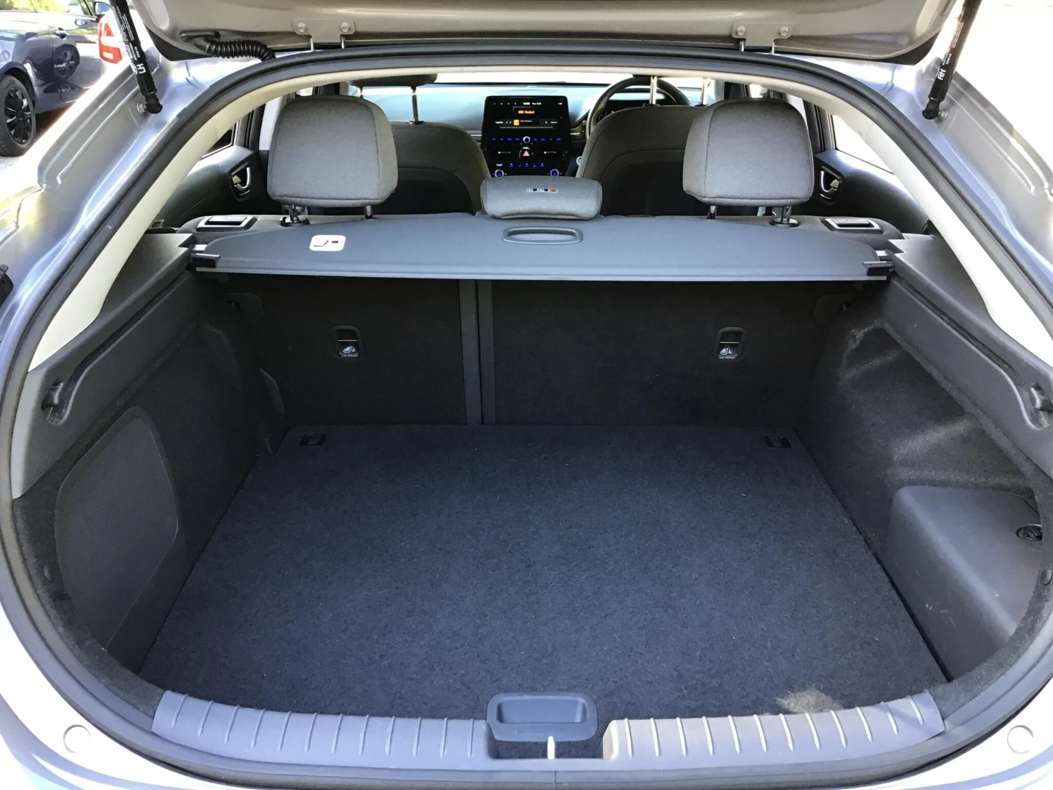Vehicle image 32