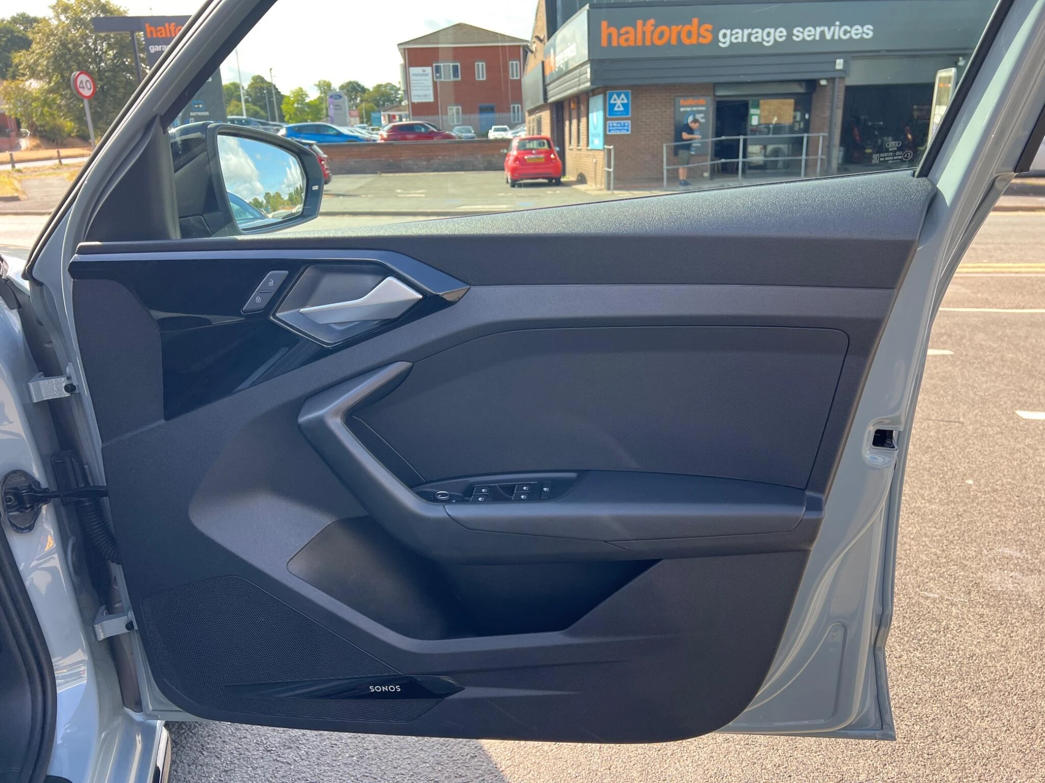 Vehicle image 33