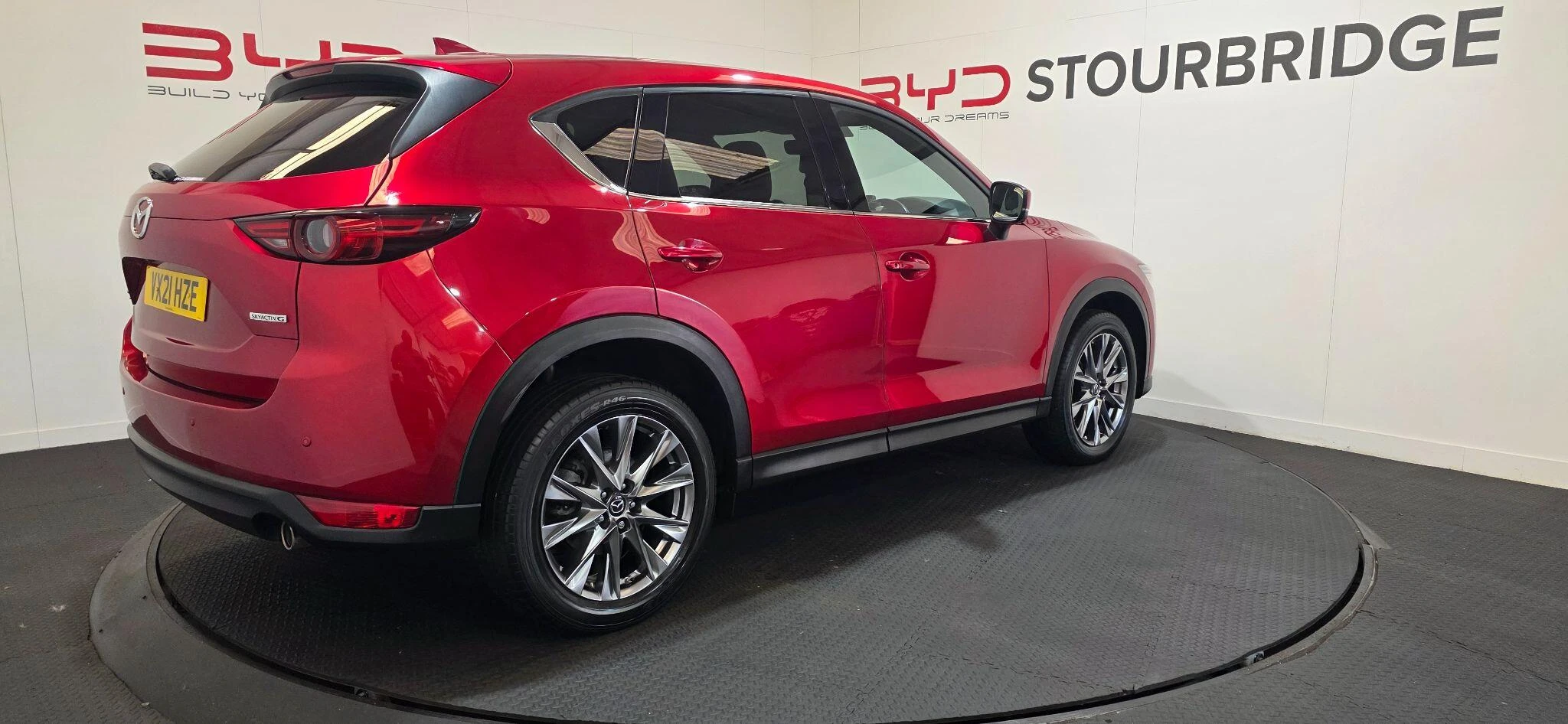 Vehicle image 16
