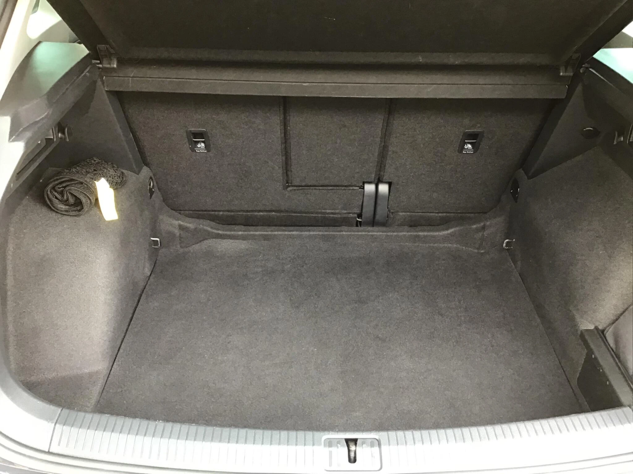 Vehicle image 28