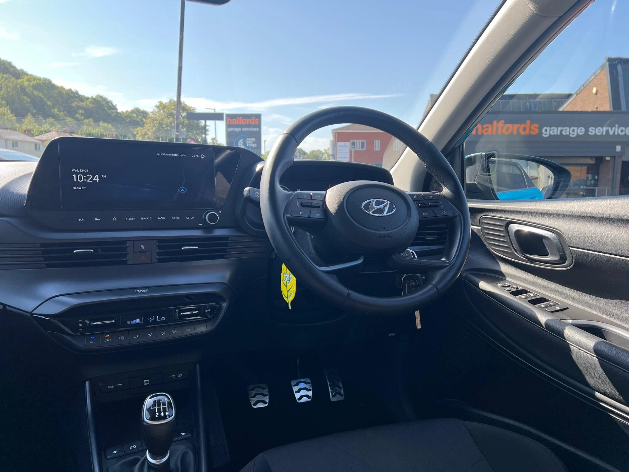 Vehicle image 19