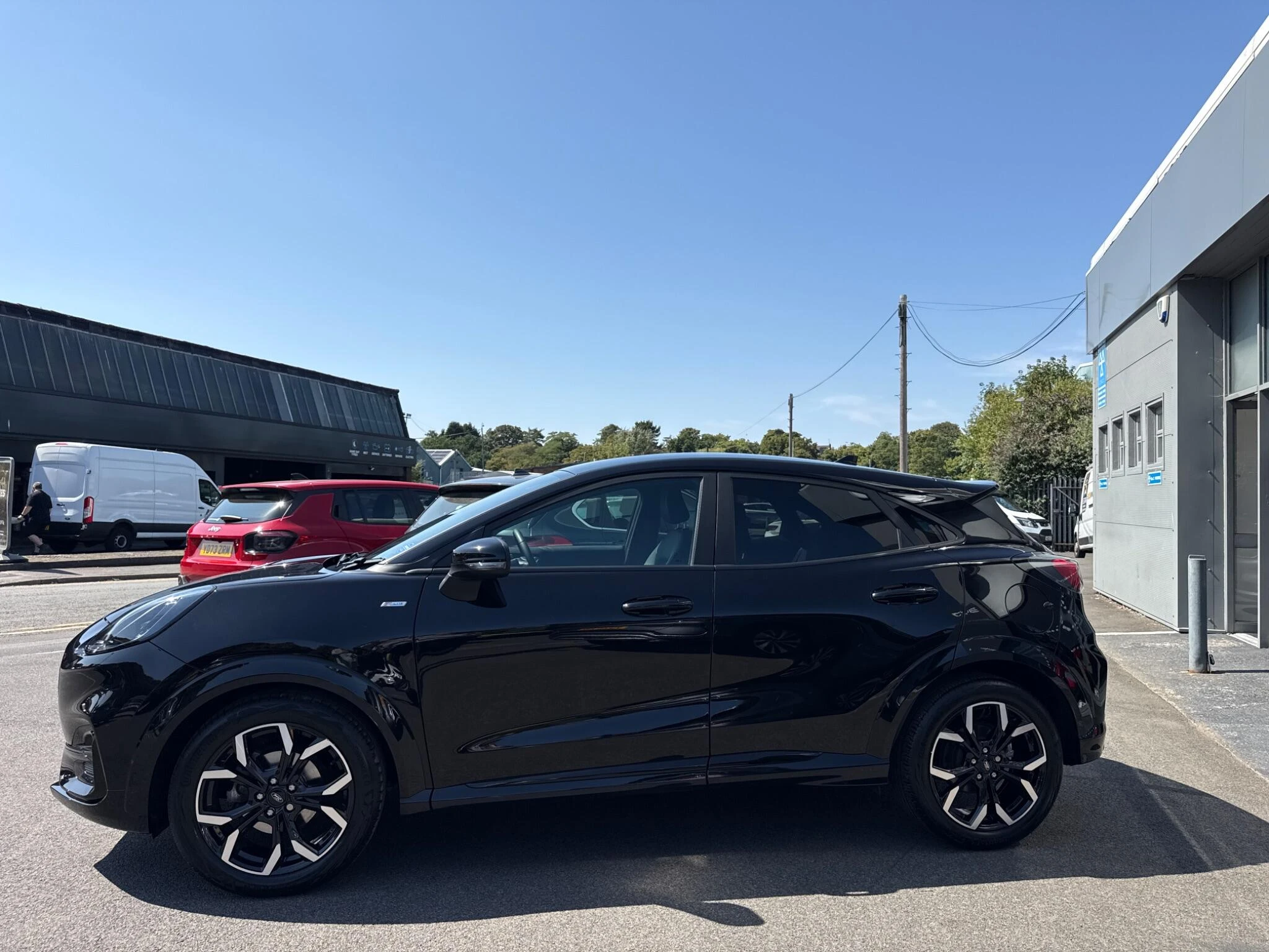 Vehicle image 10