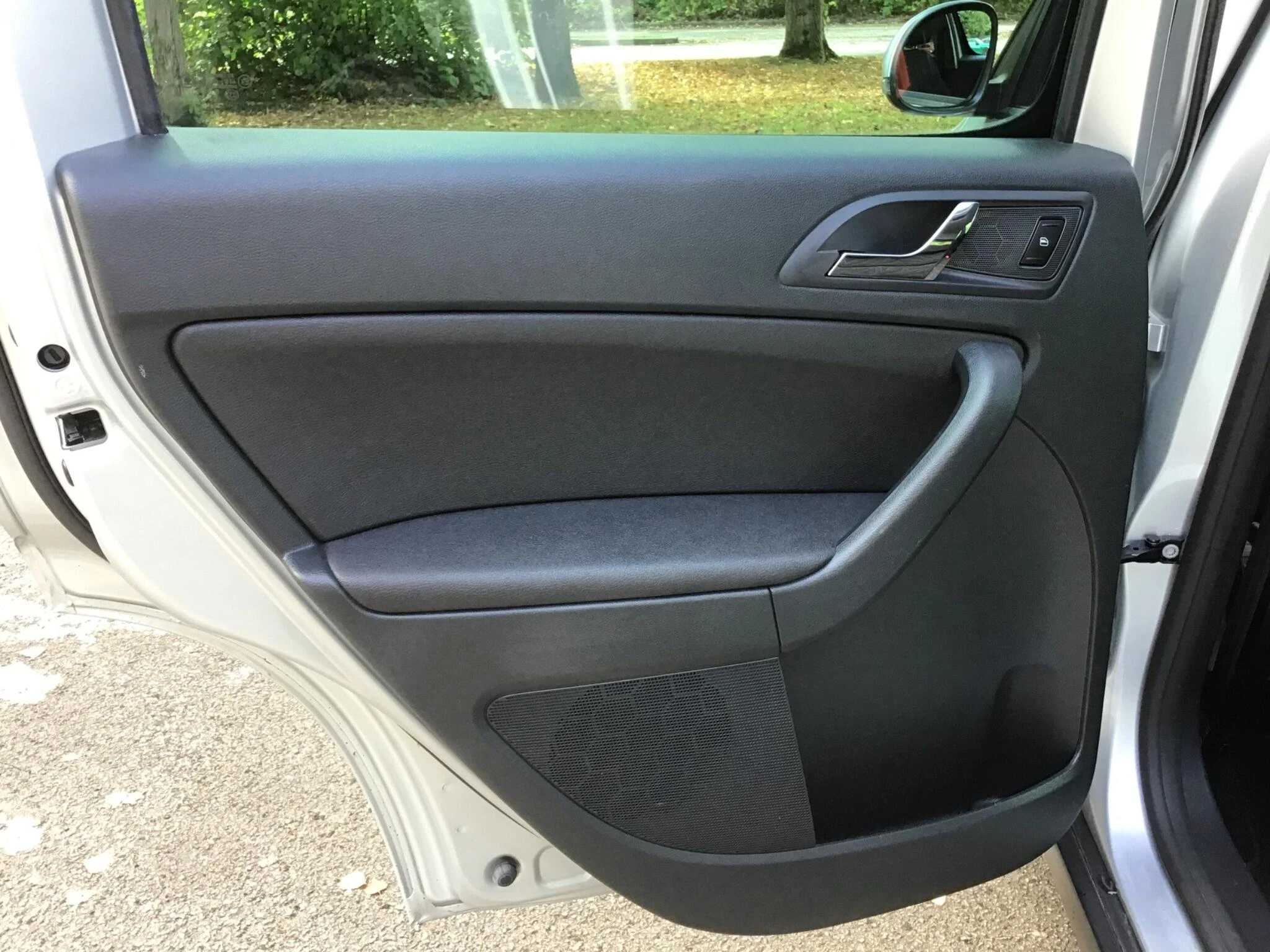 Vehicle image 26
