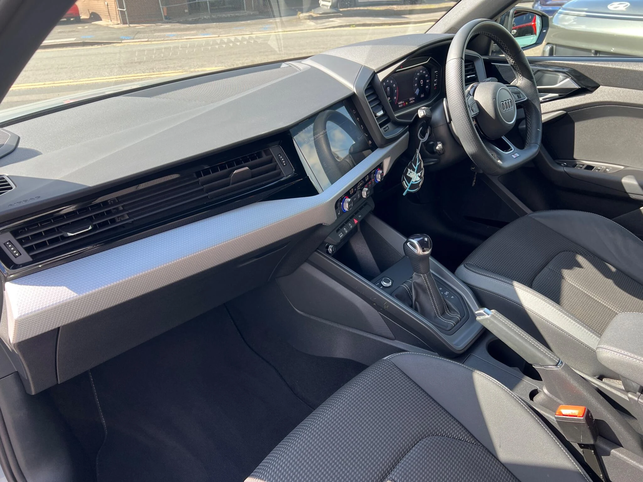 Vehicle image 18