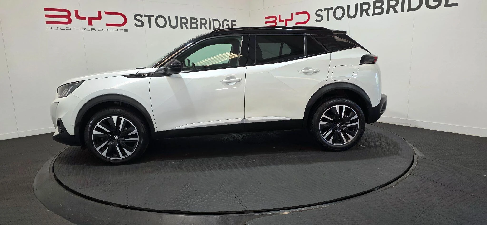 Vehicle image 14
