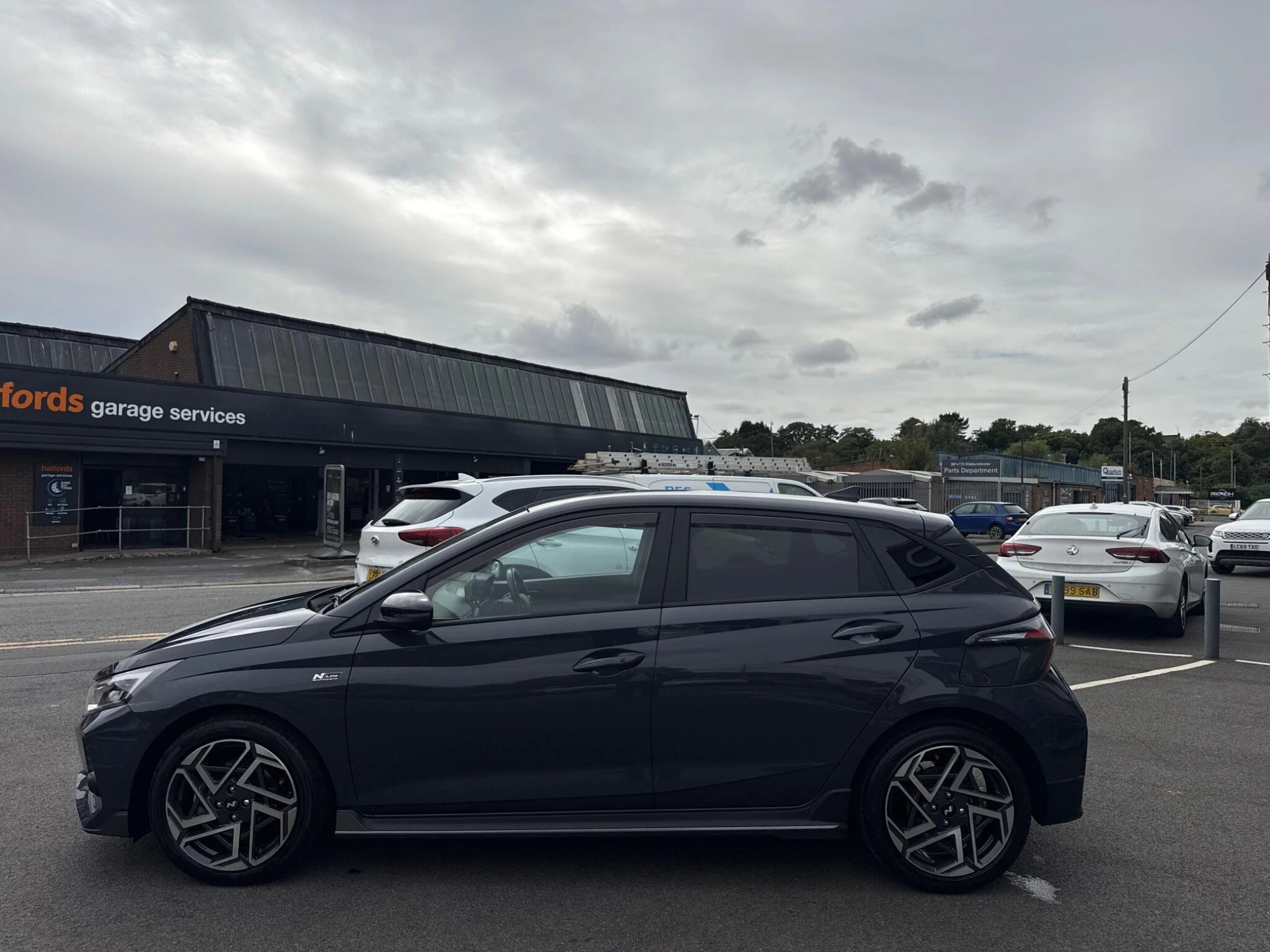 Vehicle image 10
