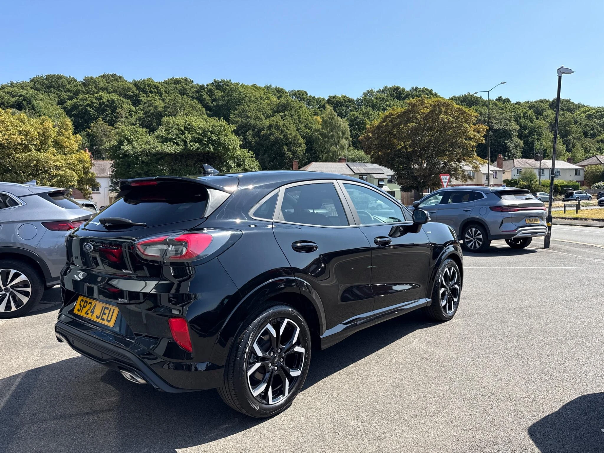Vehicle image 15