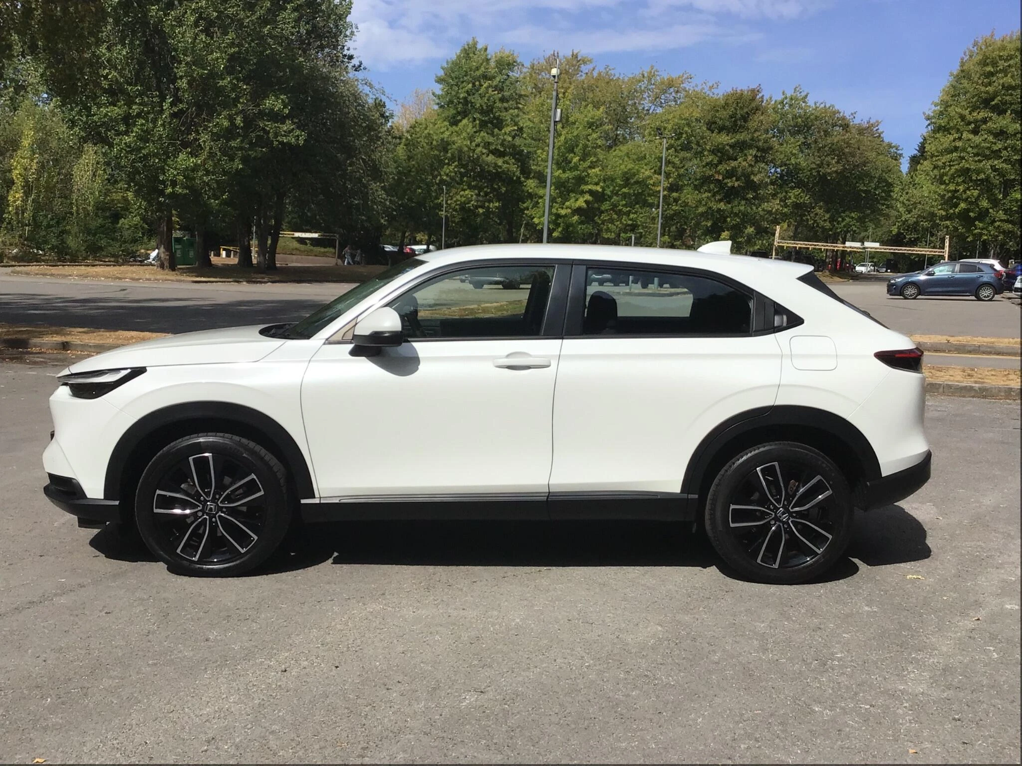 Vehicle thumbnail 6