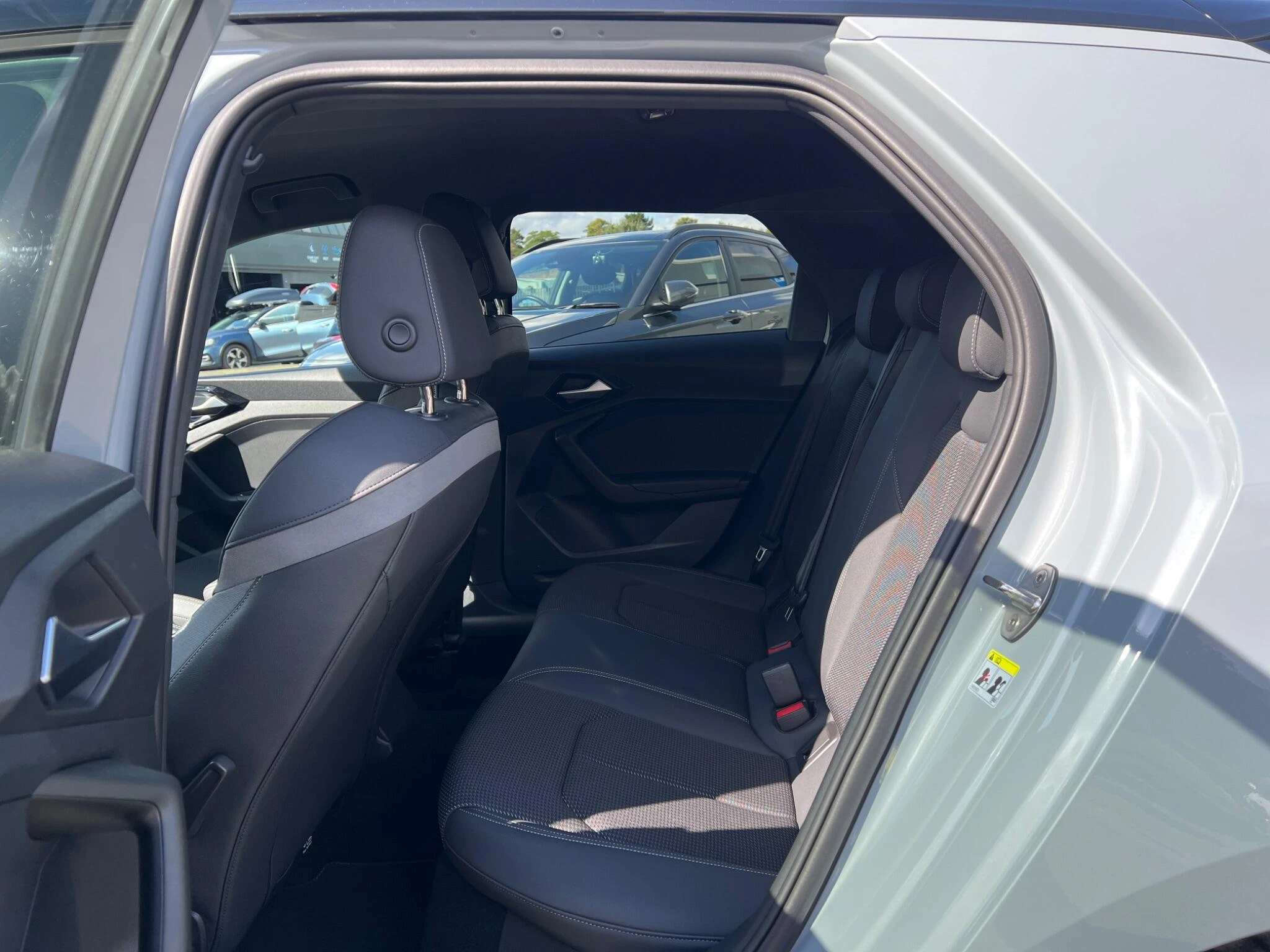 Vehicle image 25