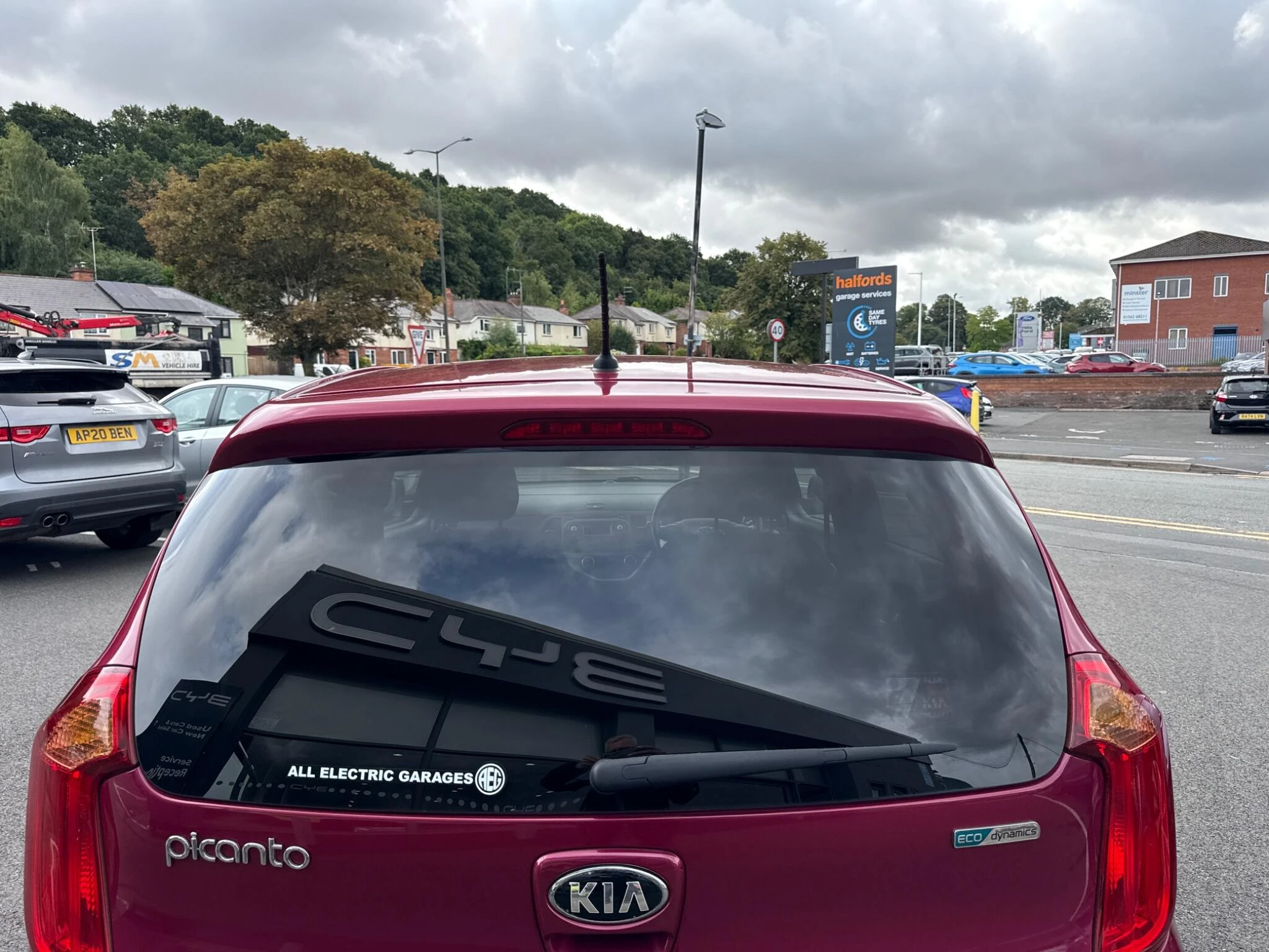 Vehicle image 14