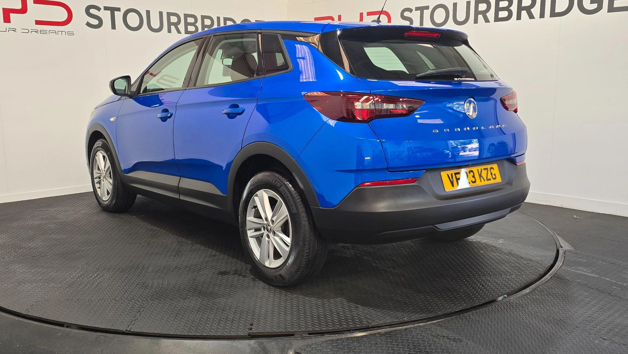 Vehicle image 8