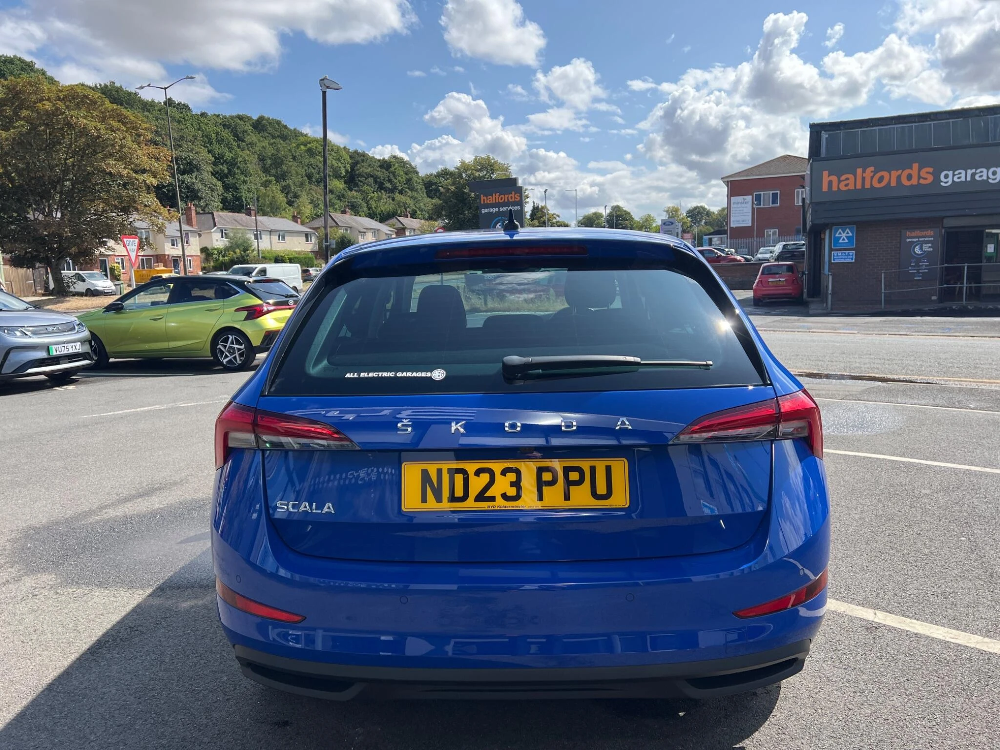 Vehicle image 10