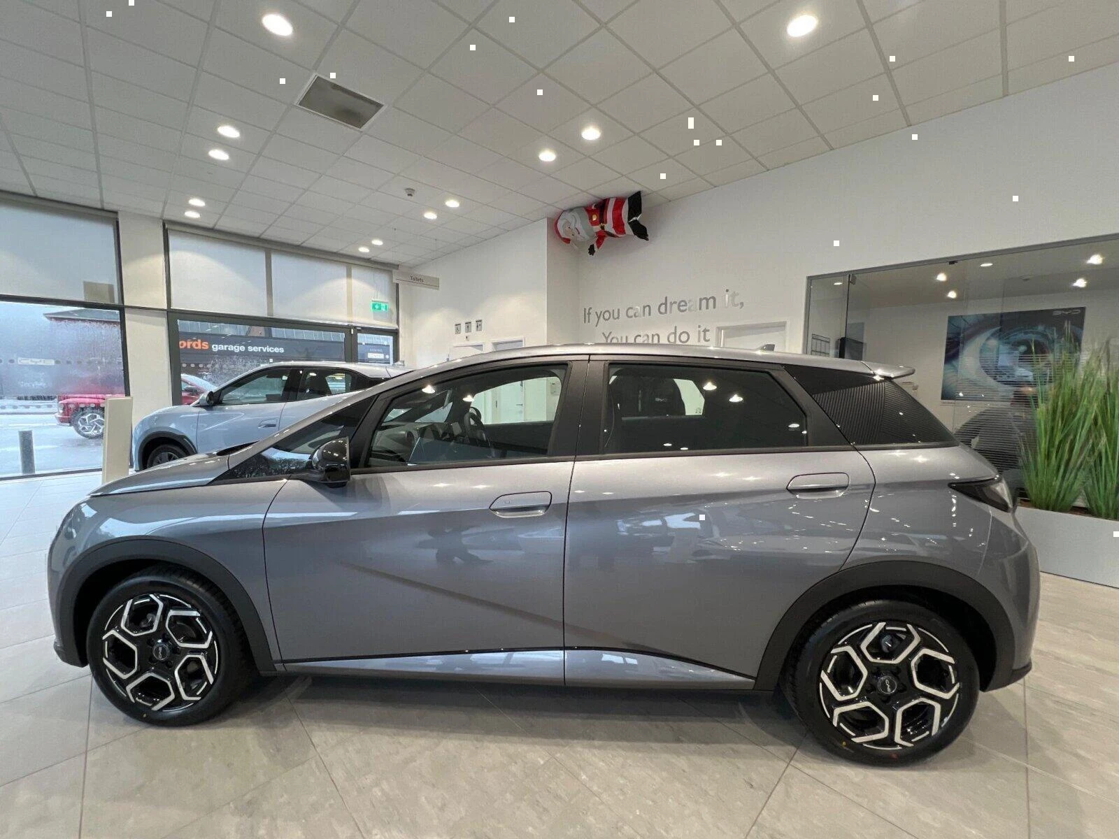 Vehicle image 10