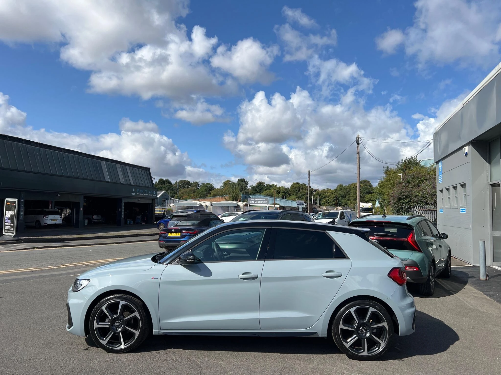 Vehicle image 11