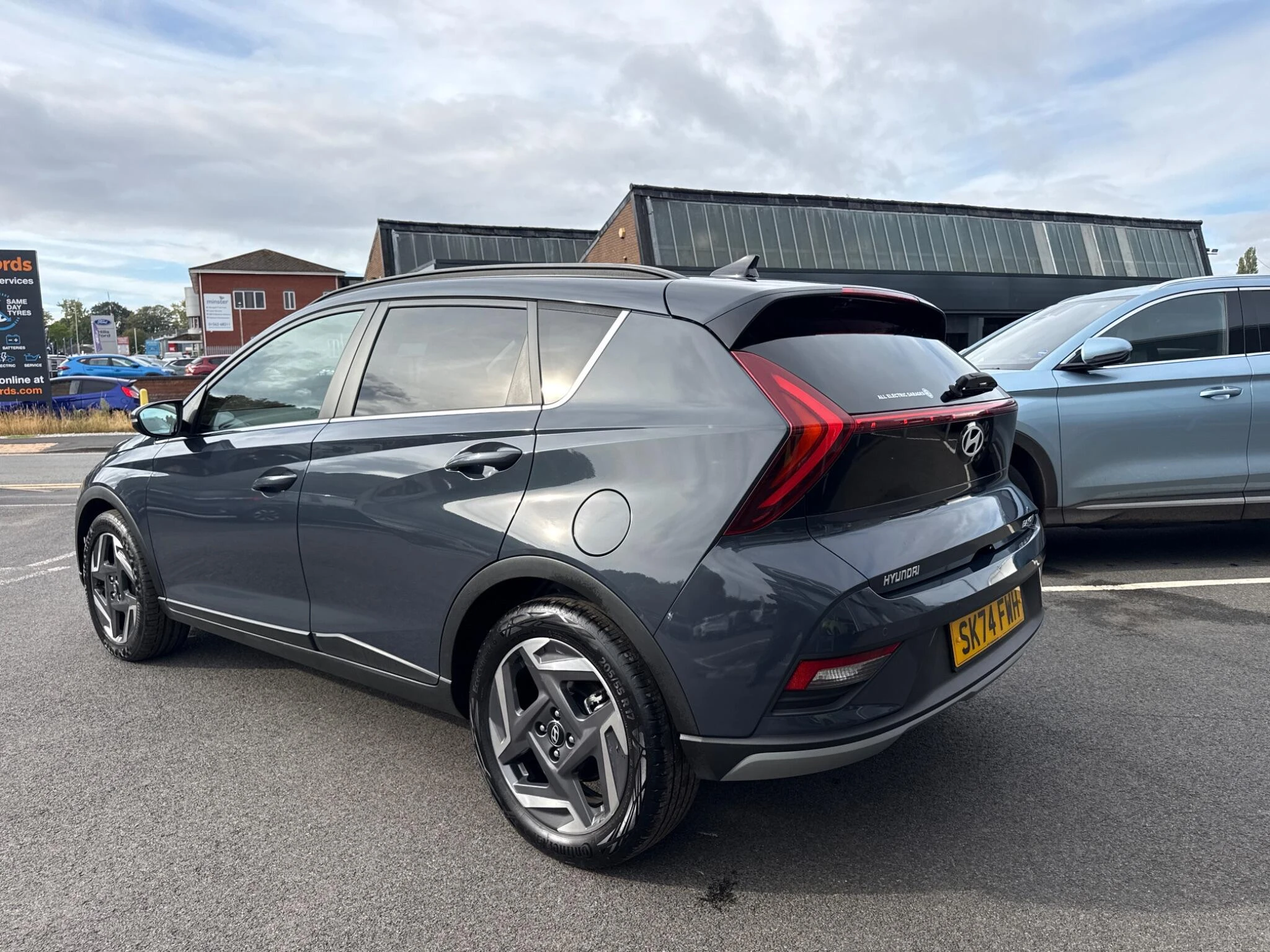 Vehicle image 4