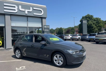 Volkswagen Golf Listing Image