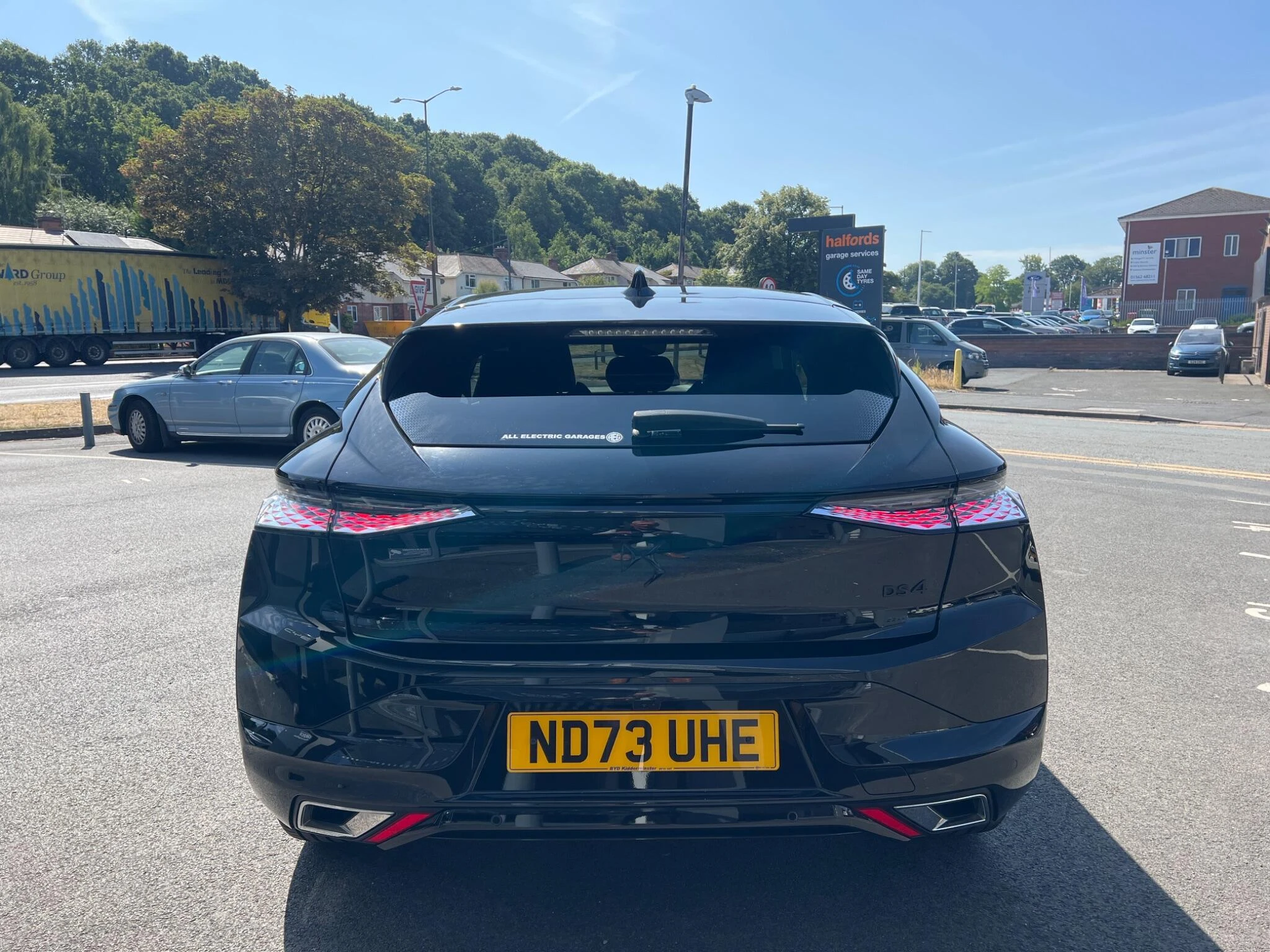 Vehicle image 7