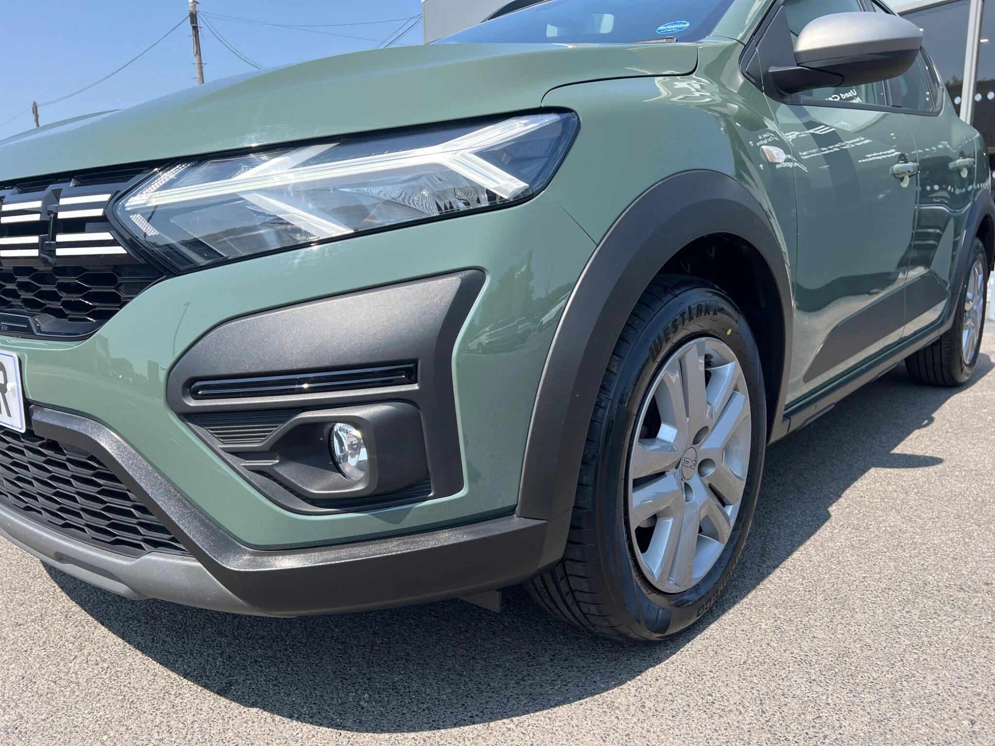 Vehicle image 10