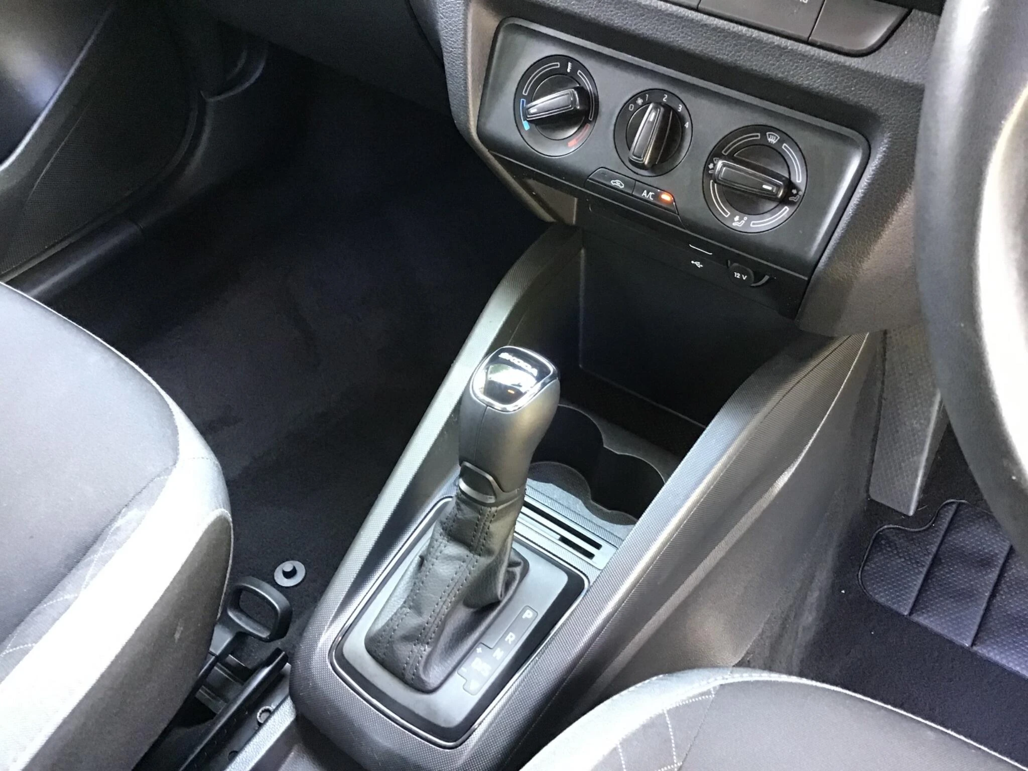 Vehicle image 32