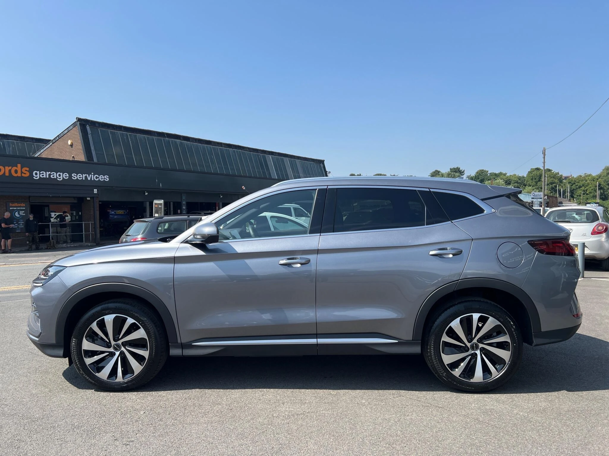Vehicle image 6