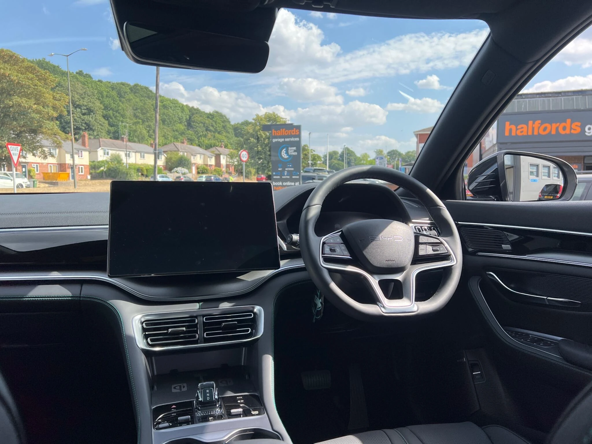 Vehicle image 14