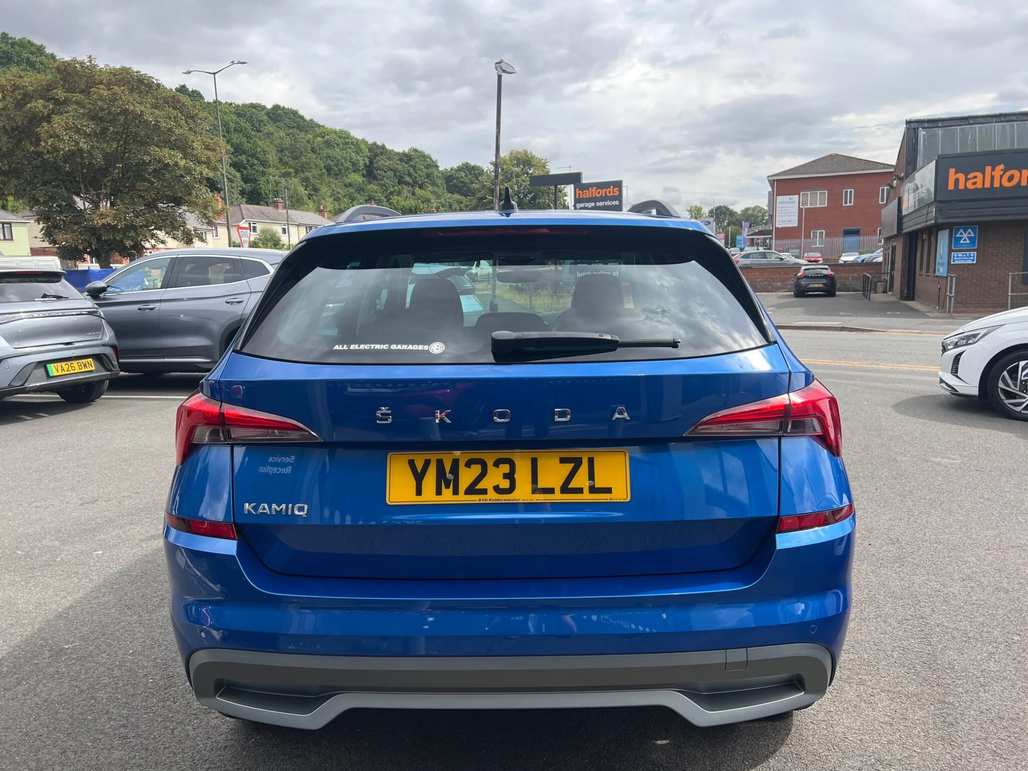 Vehicle image 6