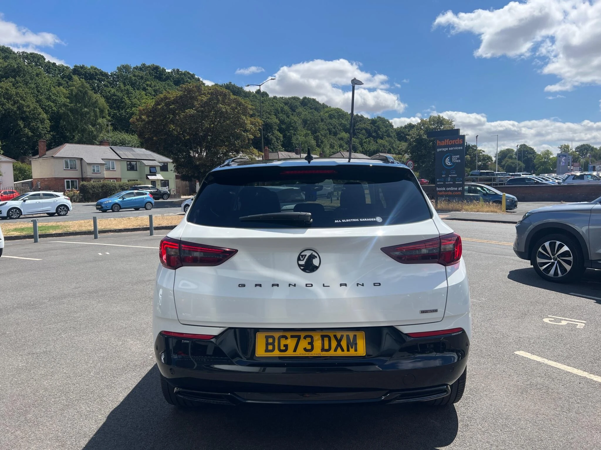 Vehicle image 14