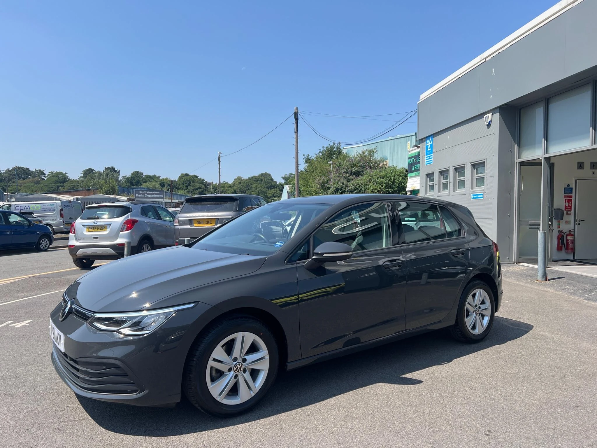 Vehicle image 13