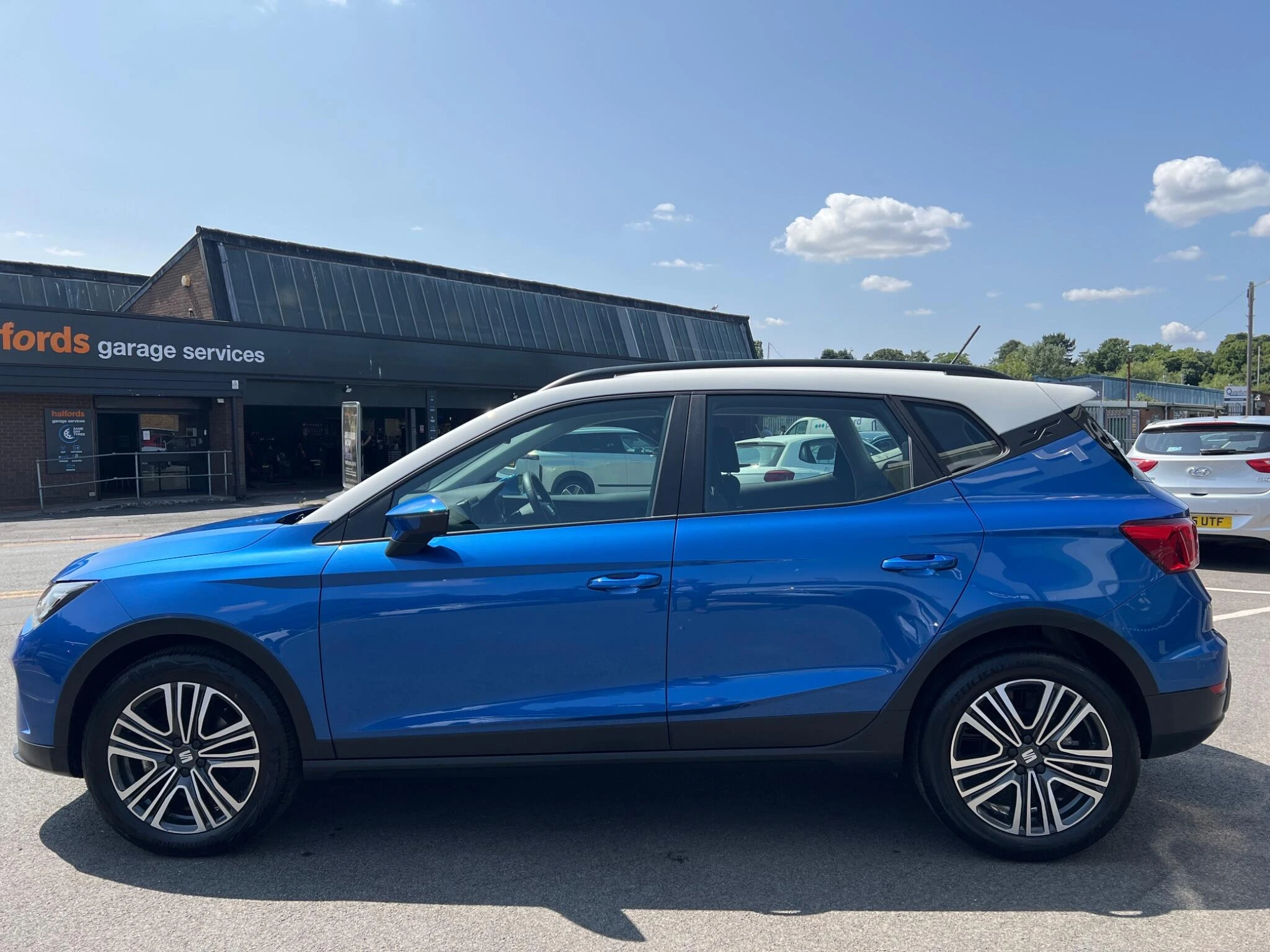 Vehicle image 11