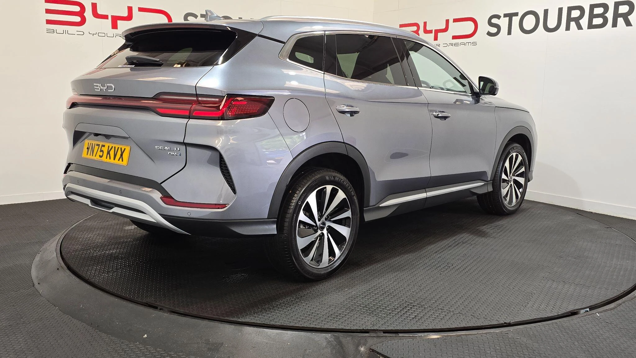 Vehicle image 15