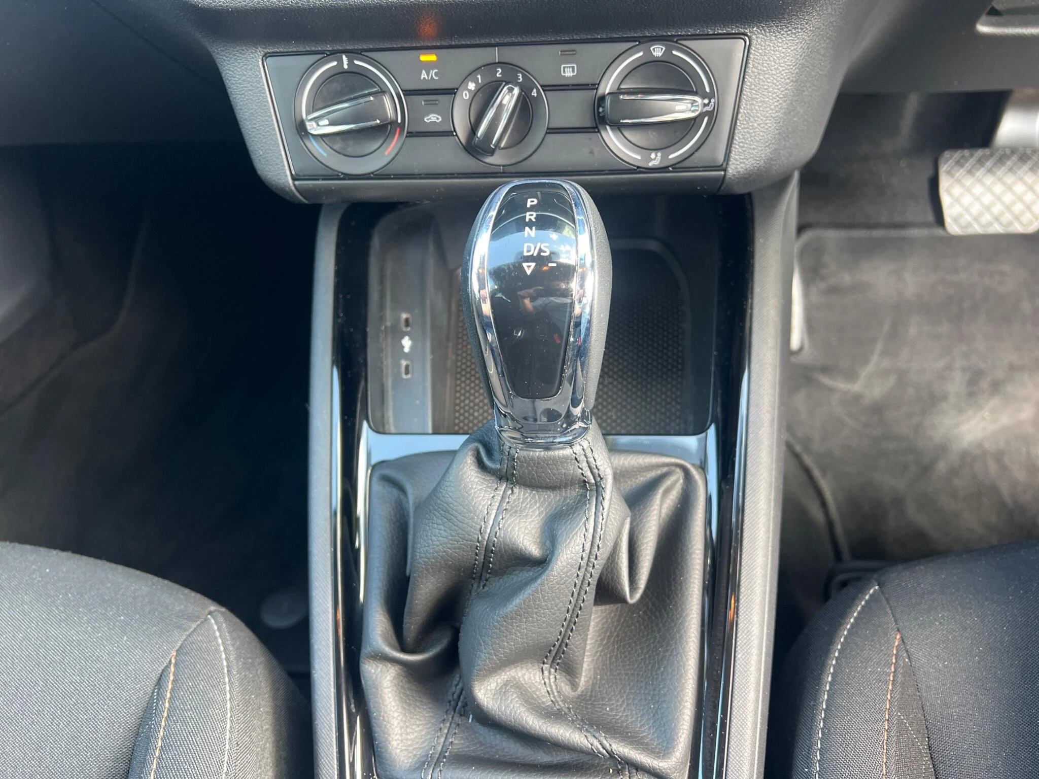 Vehicle image 32