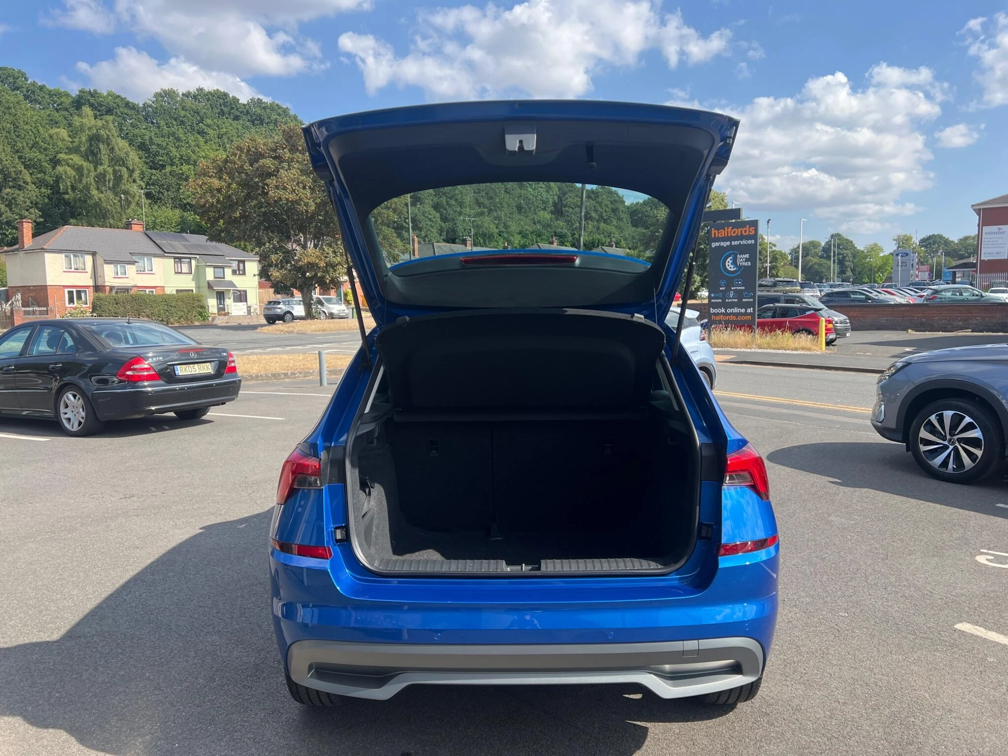 Vehicle image 47