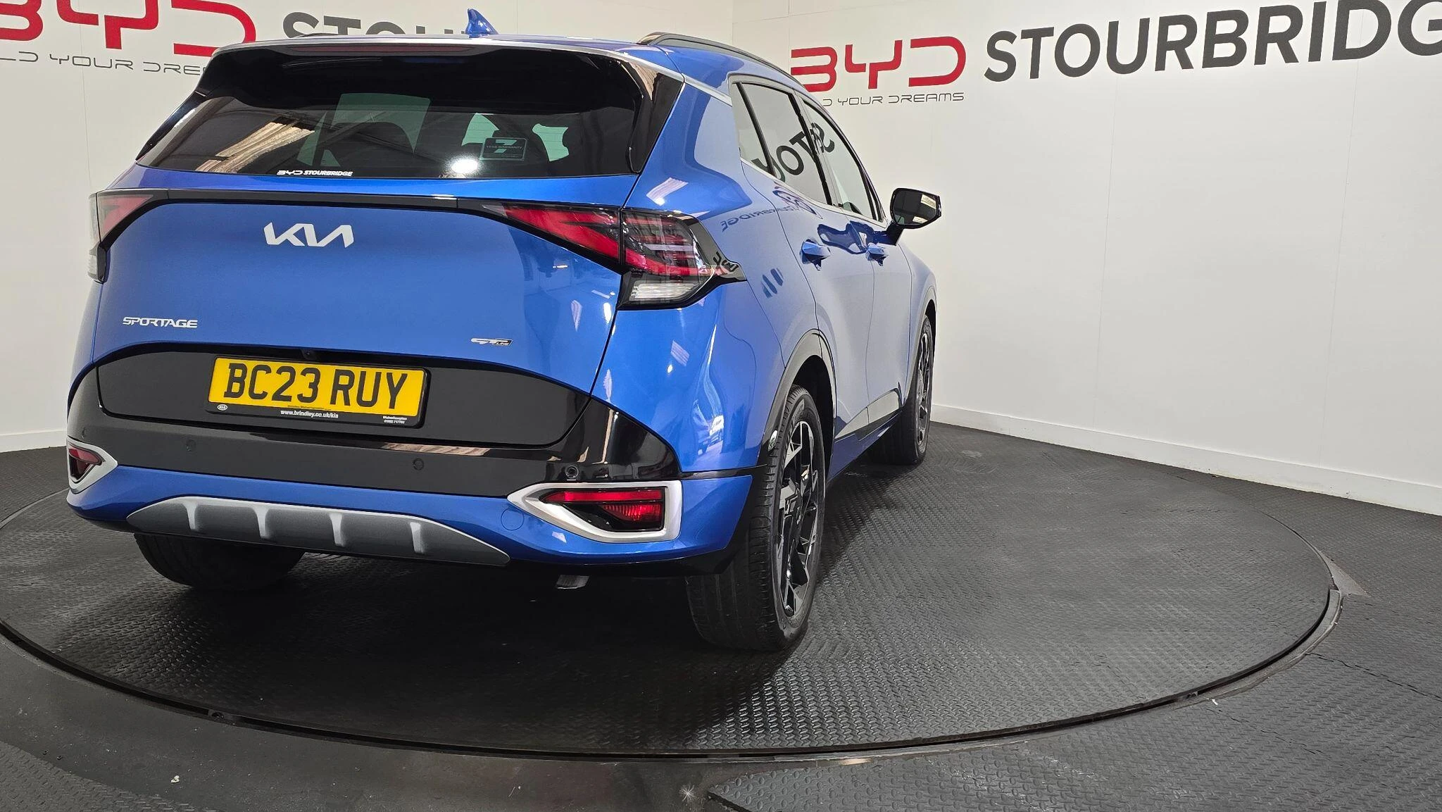 Vehicle image 15