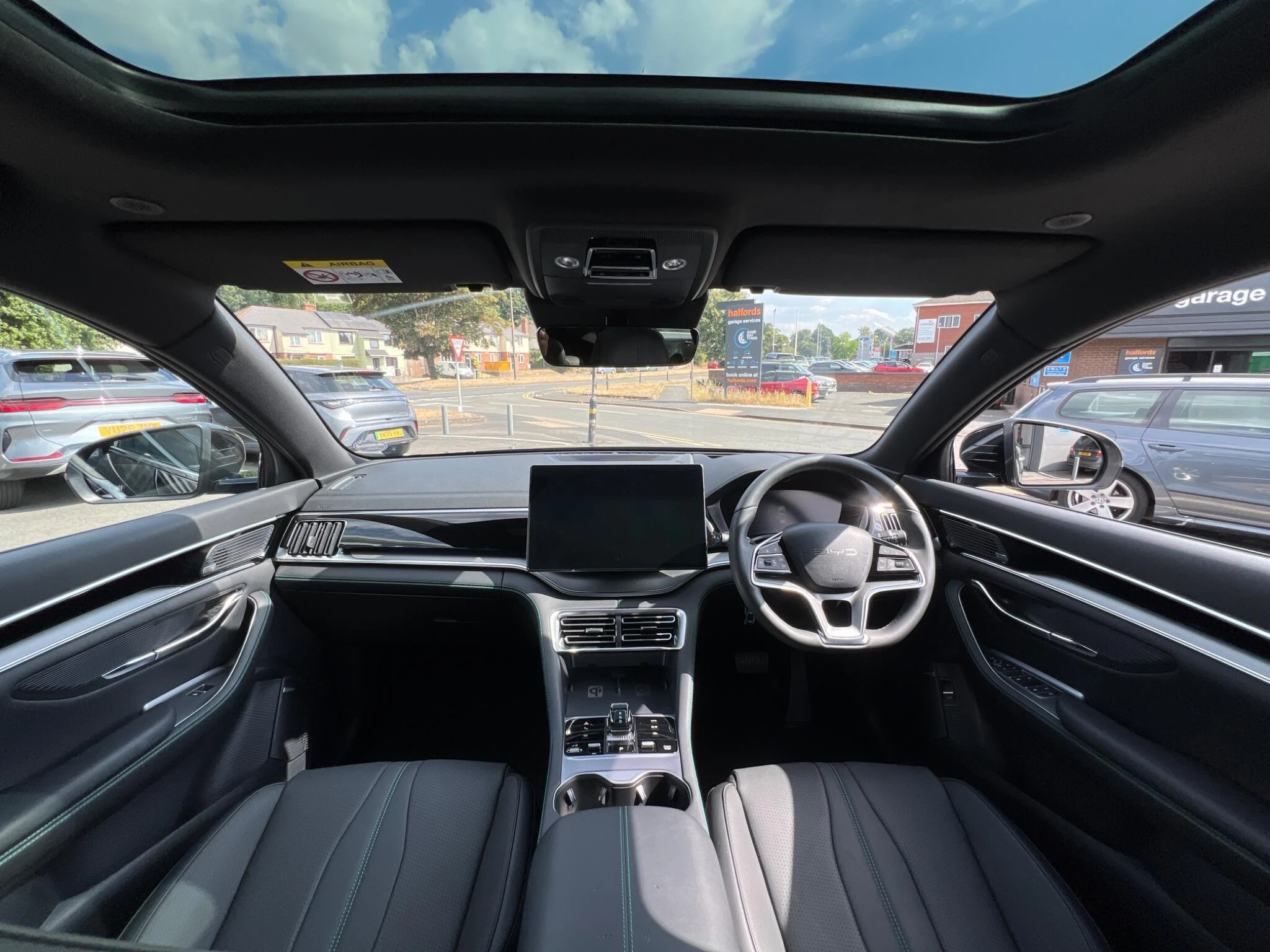 Vehicle image 16