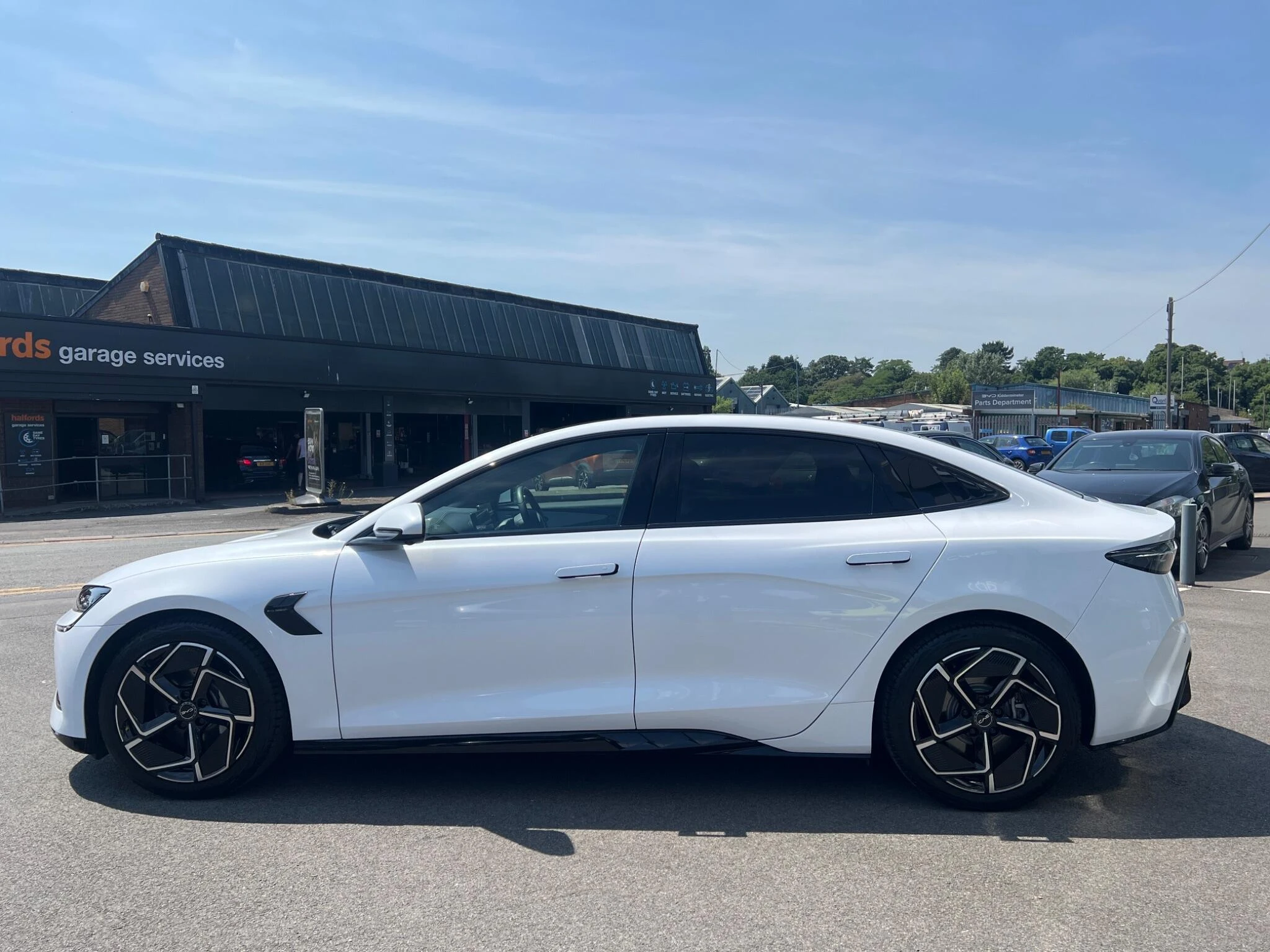 Vehicle image 9
