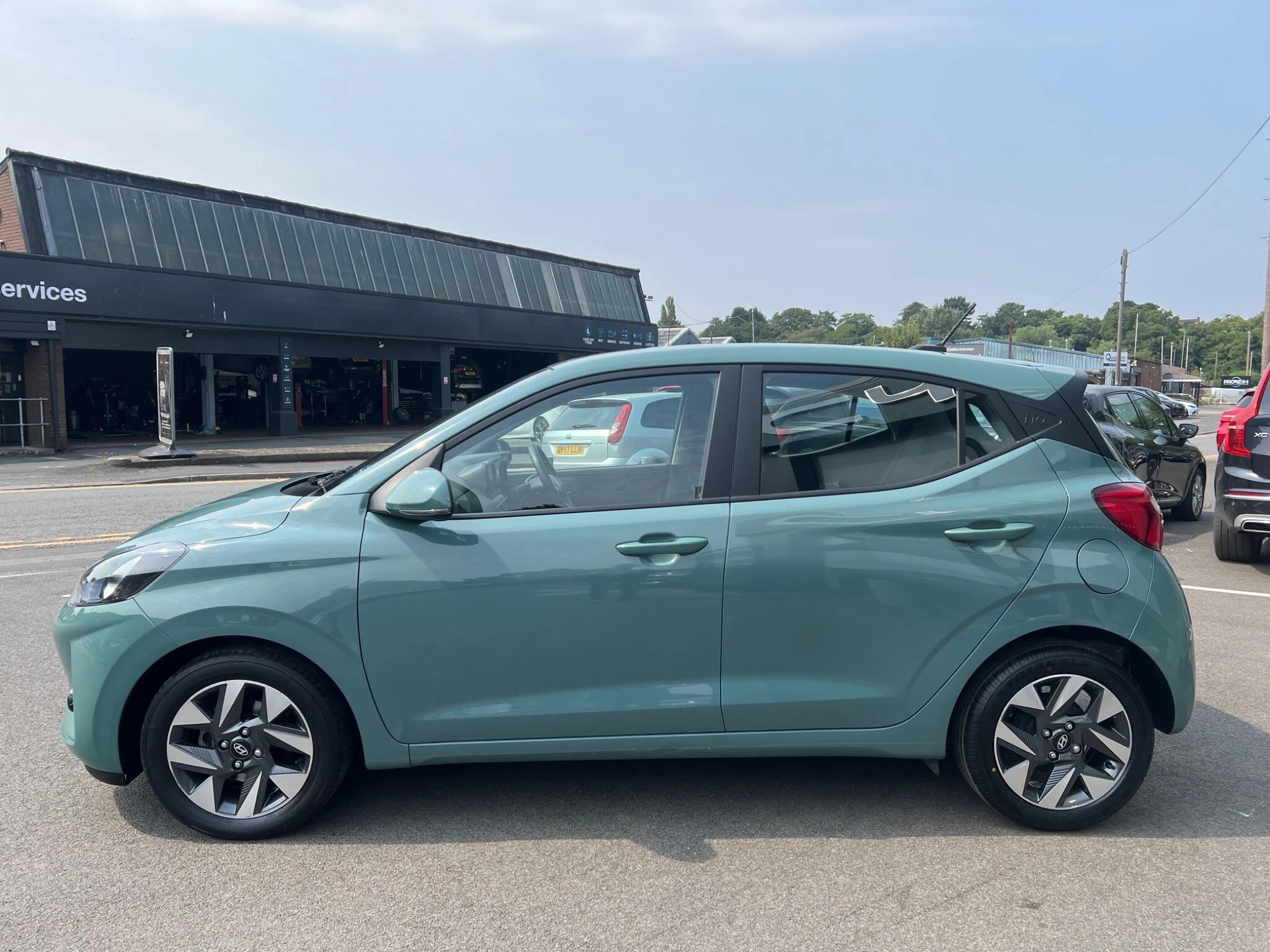 Vehicle image 11