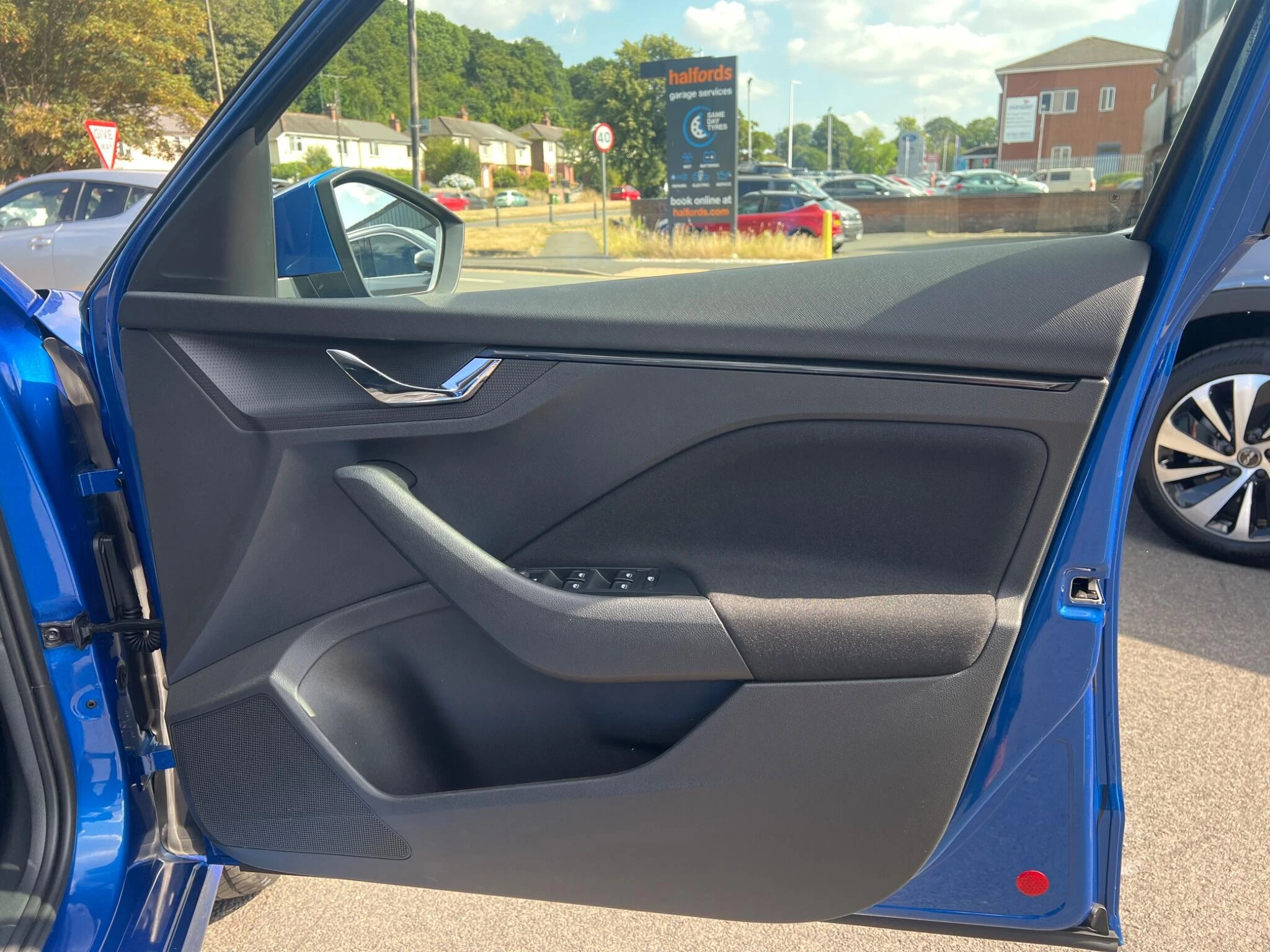 Vehicle image 24