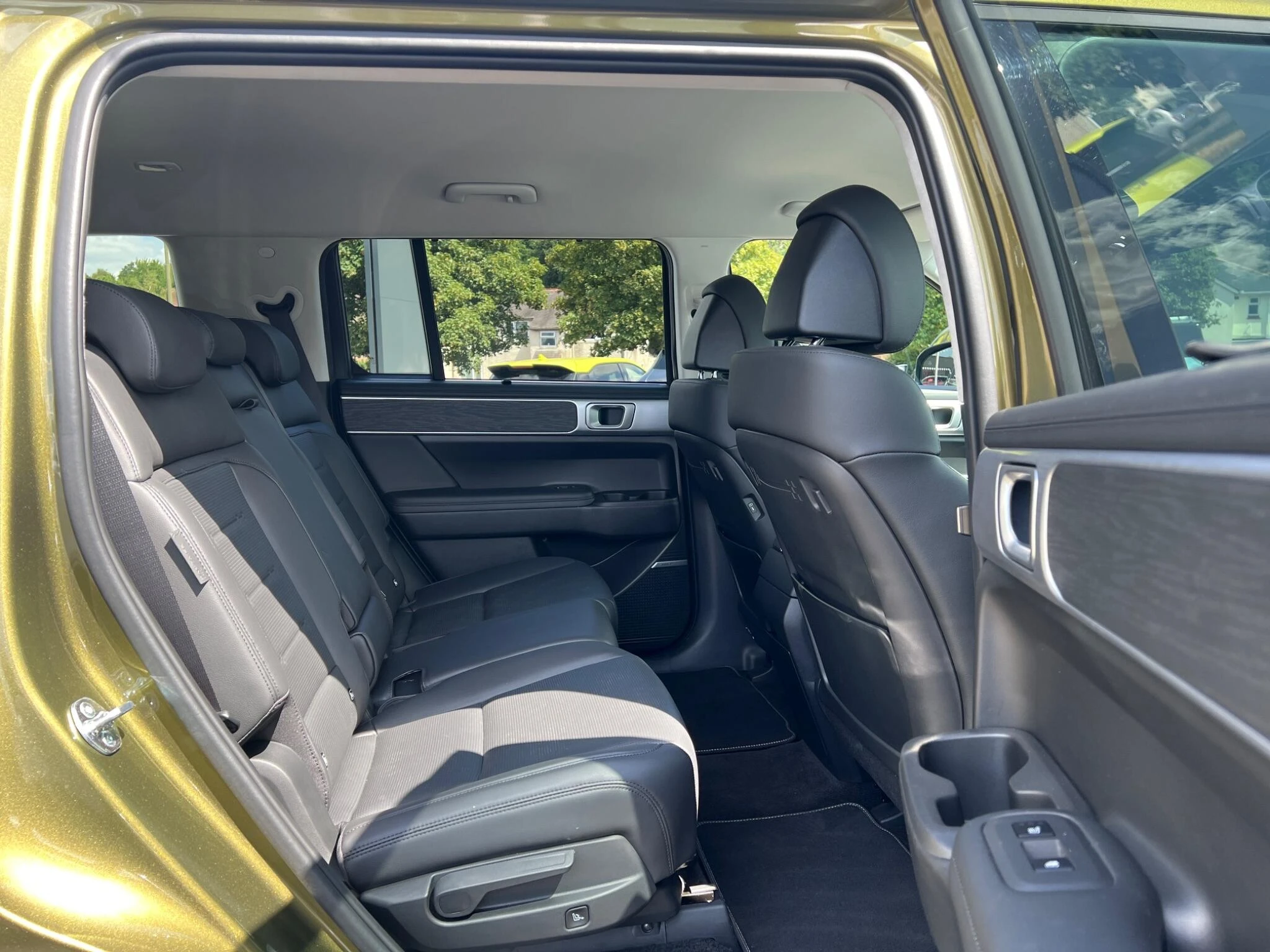 Vehicle image 21