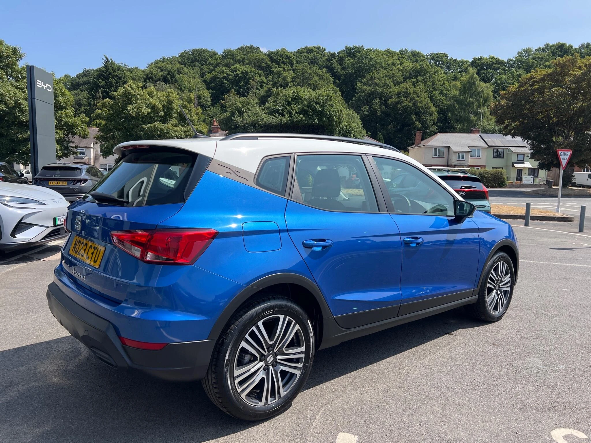 Vehicle image 16