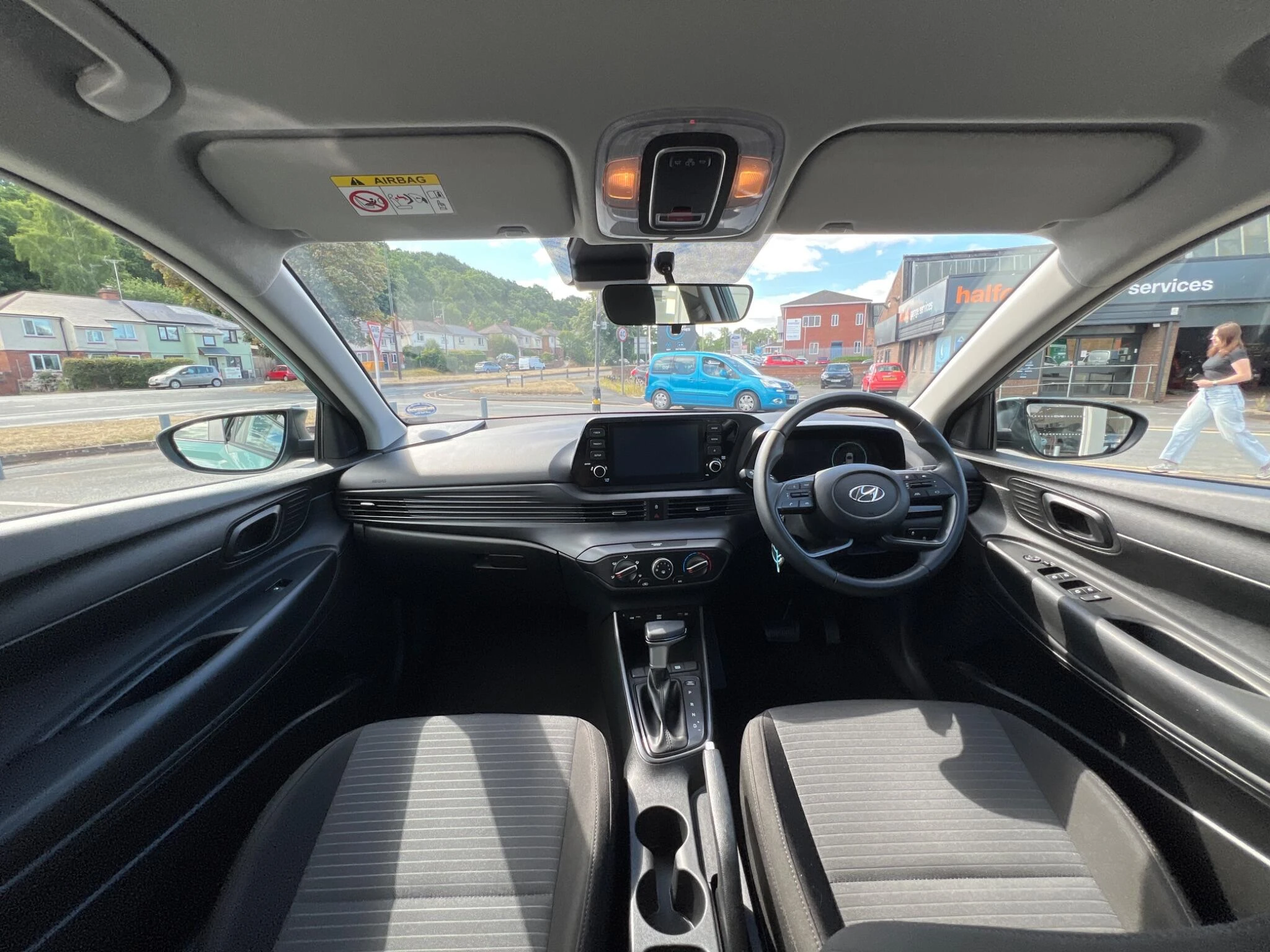 Vehicle image 16