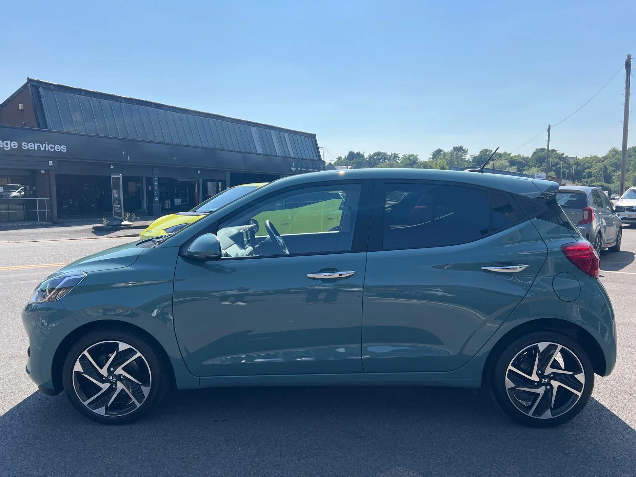 Vehicle image 9