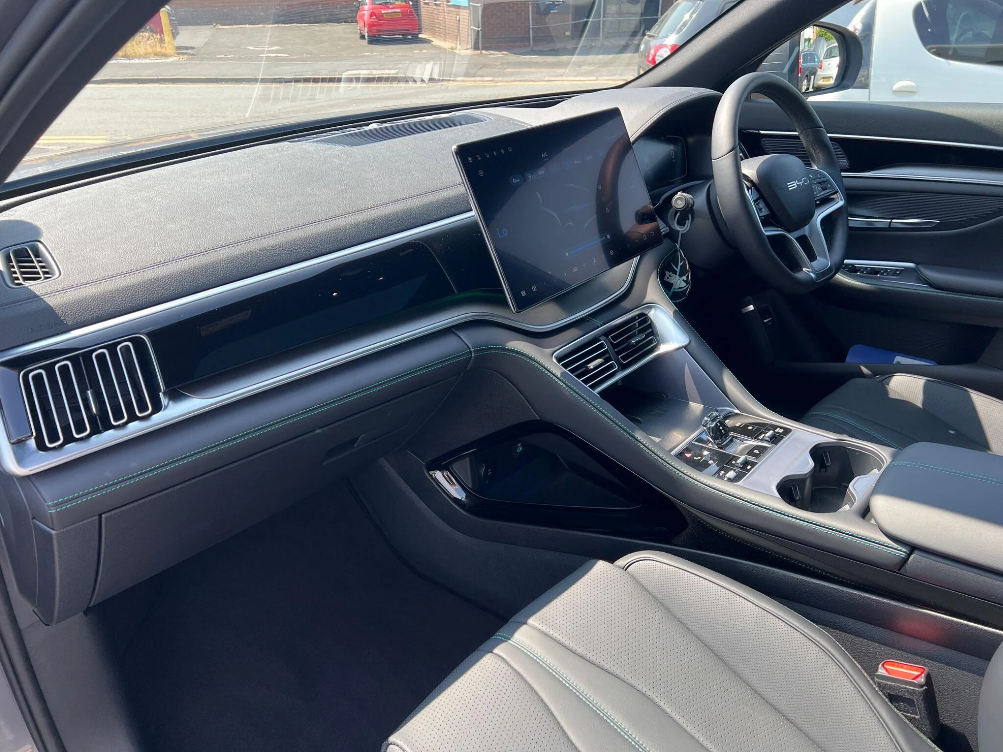 Vehicle image 13