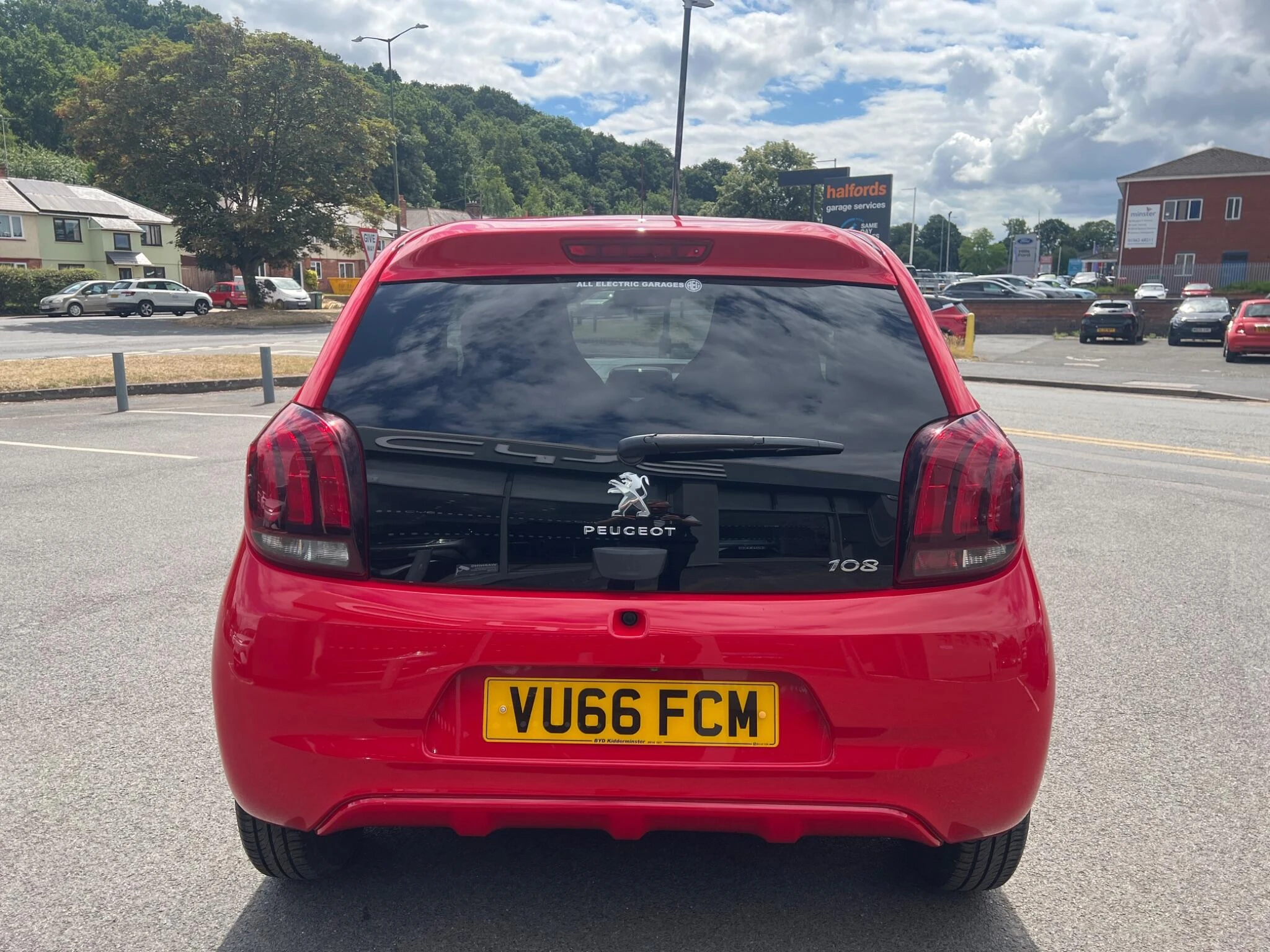 Vehicle image 10