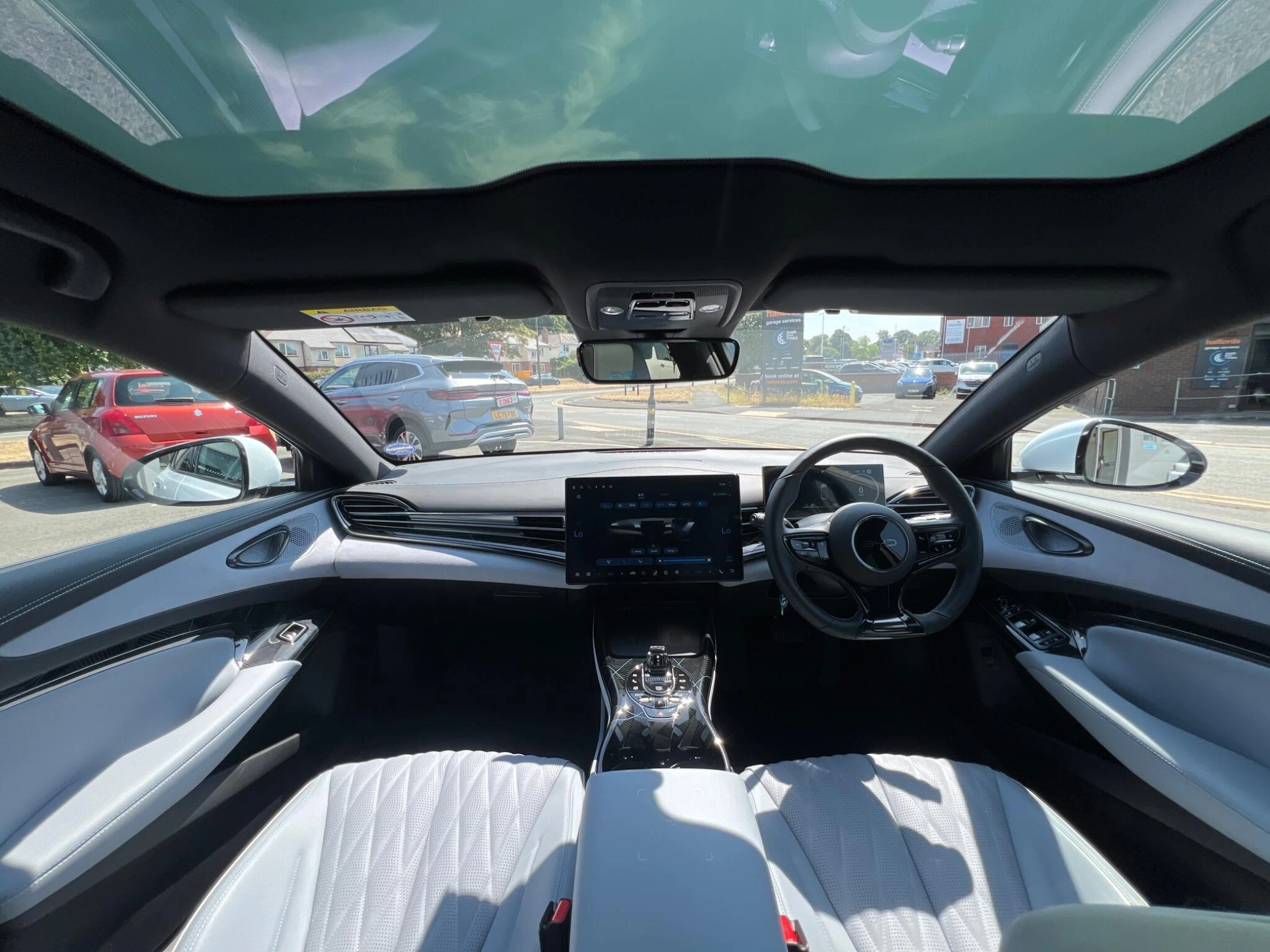 Vehicle image 19