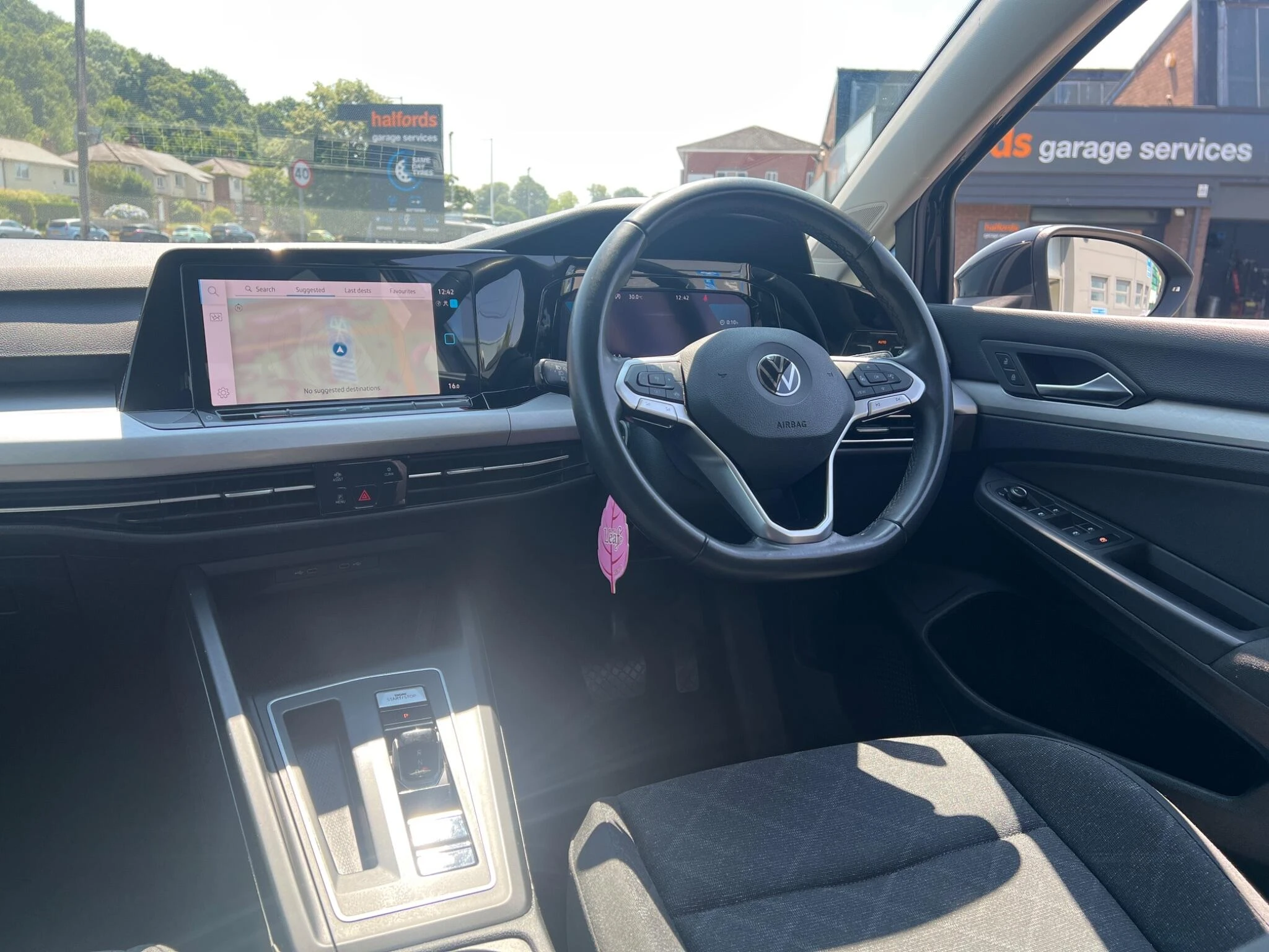 Vehicle image 19